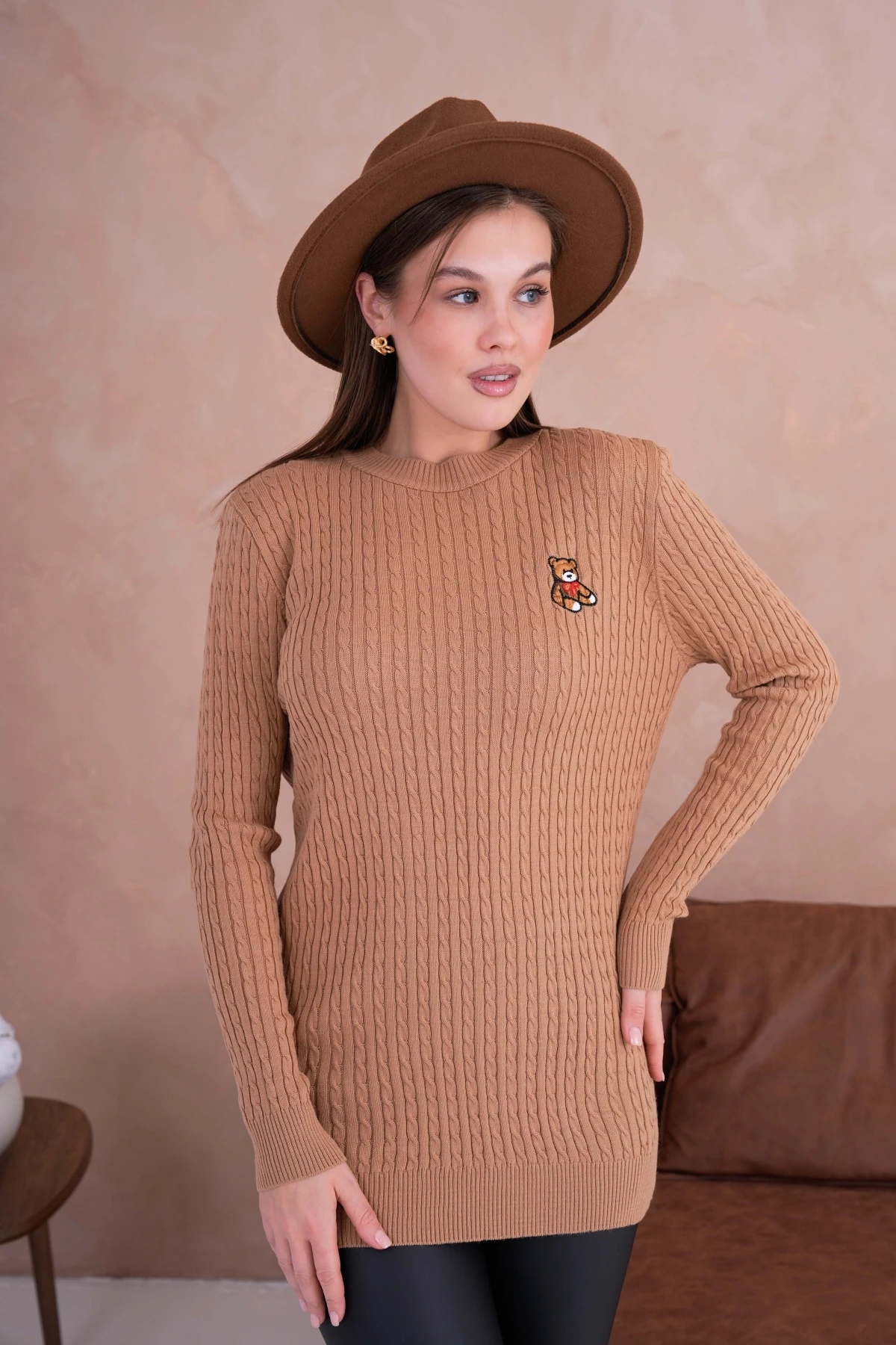 Bisiklet Yakalı Nakış Detaylı Uzun Kol Saçörgü Tunik