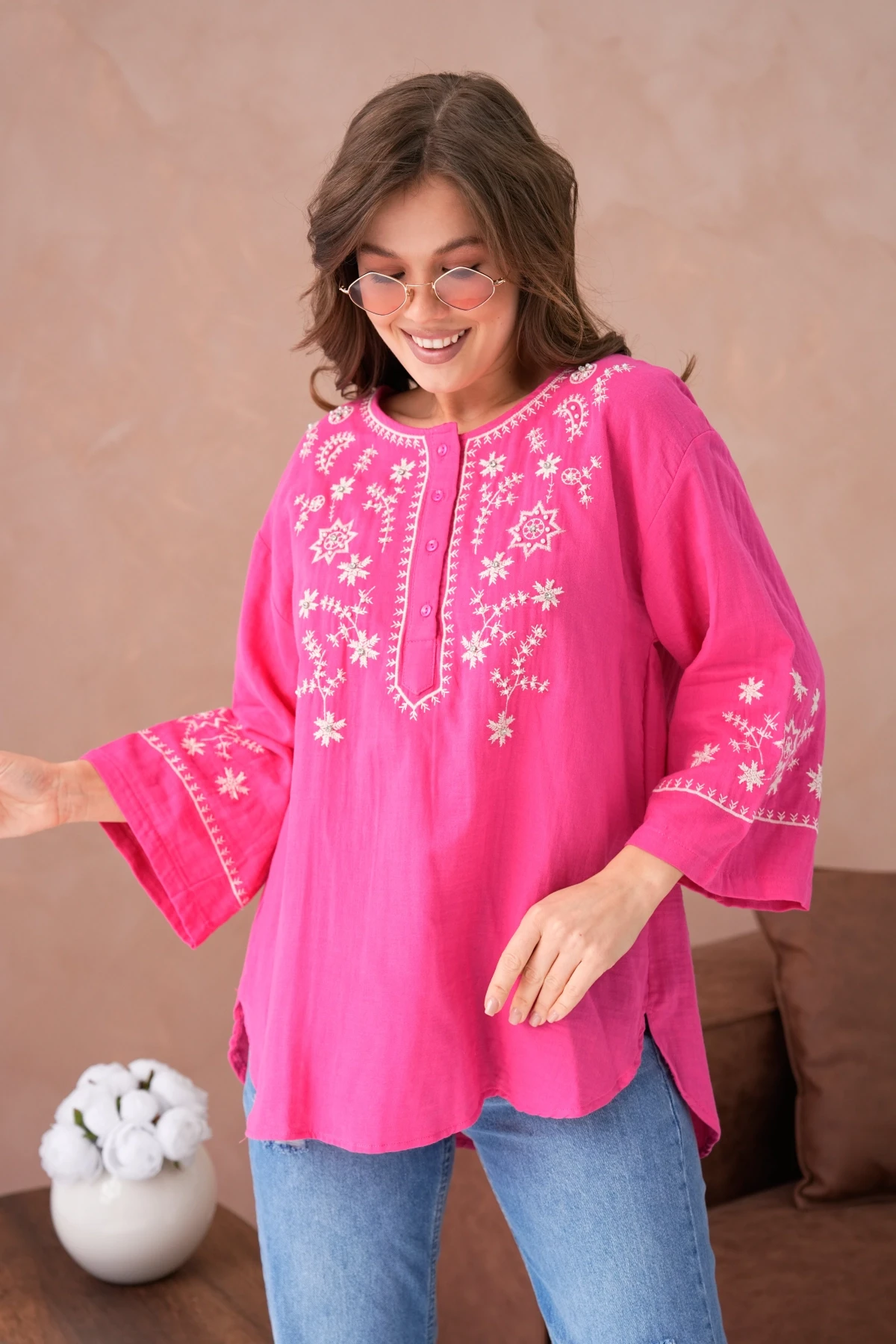 Yuvarlak Yaka Nakış İşleme Taş Detaylı Geniş Kol Salaş Dokuma Tunik