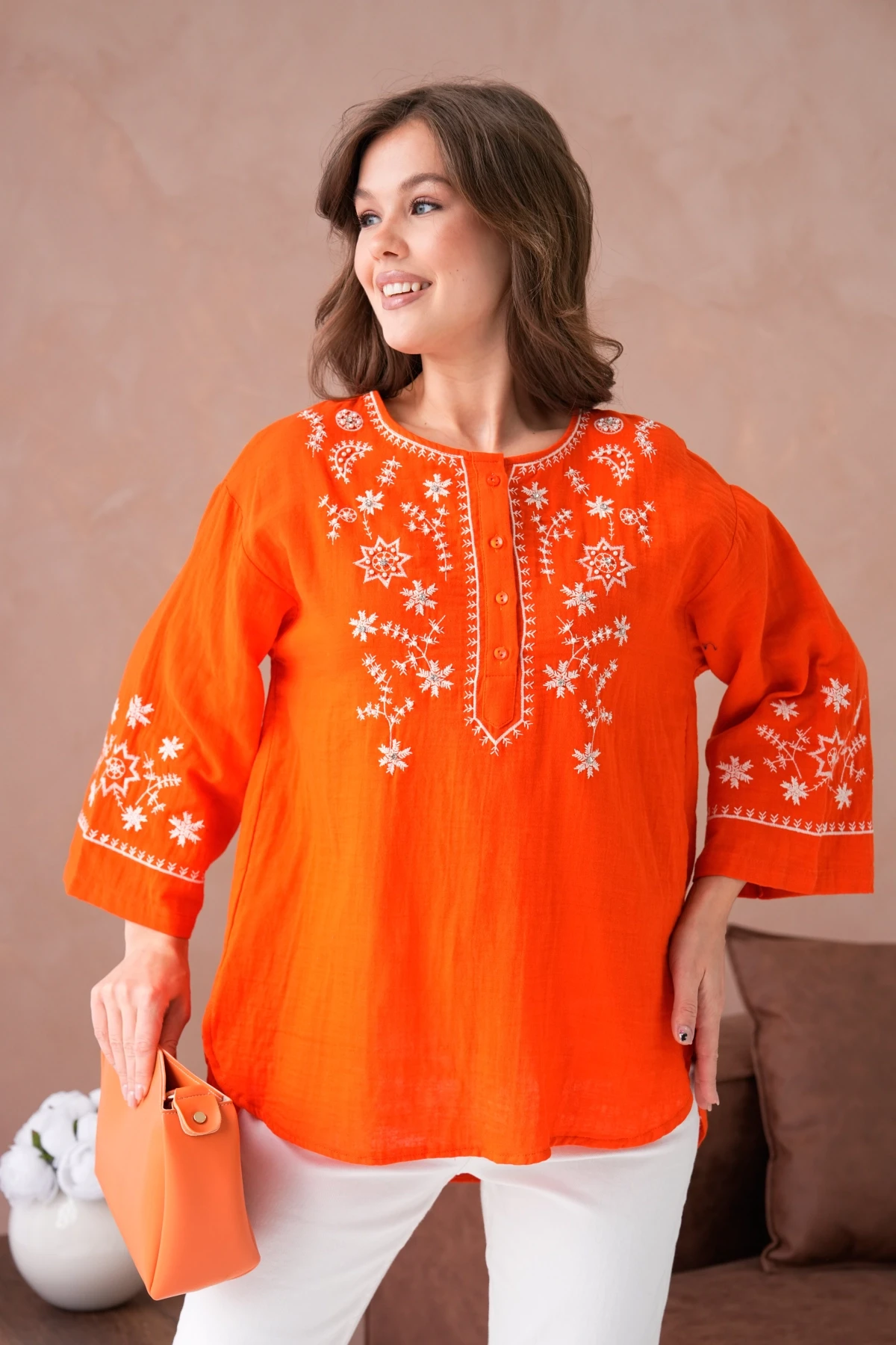 Yuvarlak Yaka Nakış İşleme Taş Detaylı Geniş Kol Salaş Dokuma Tunik