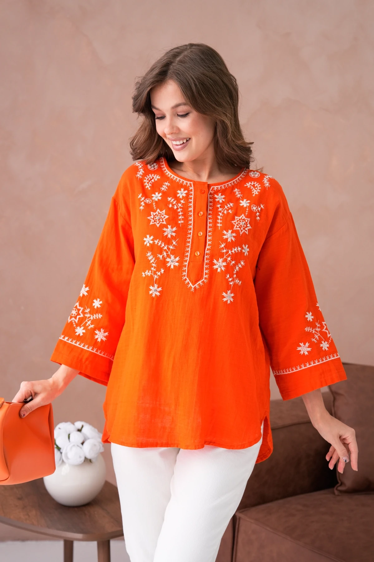 Yuvarlak Yaka Nakış İşleme Taş Detaylı Geniş Kol Salaş Dokuma Tunik