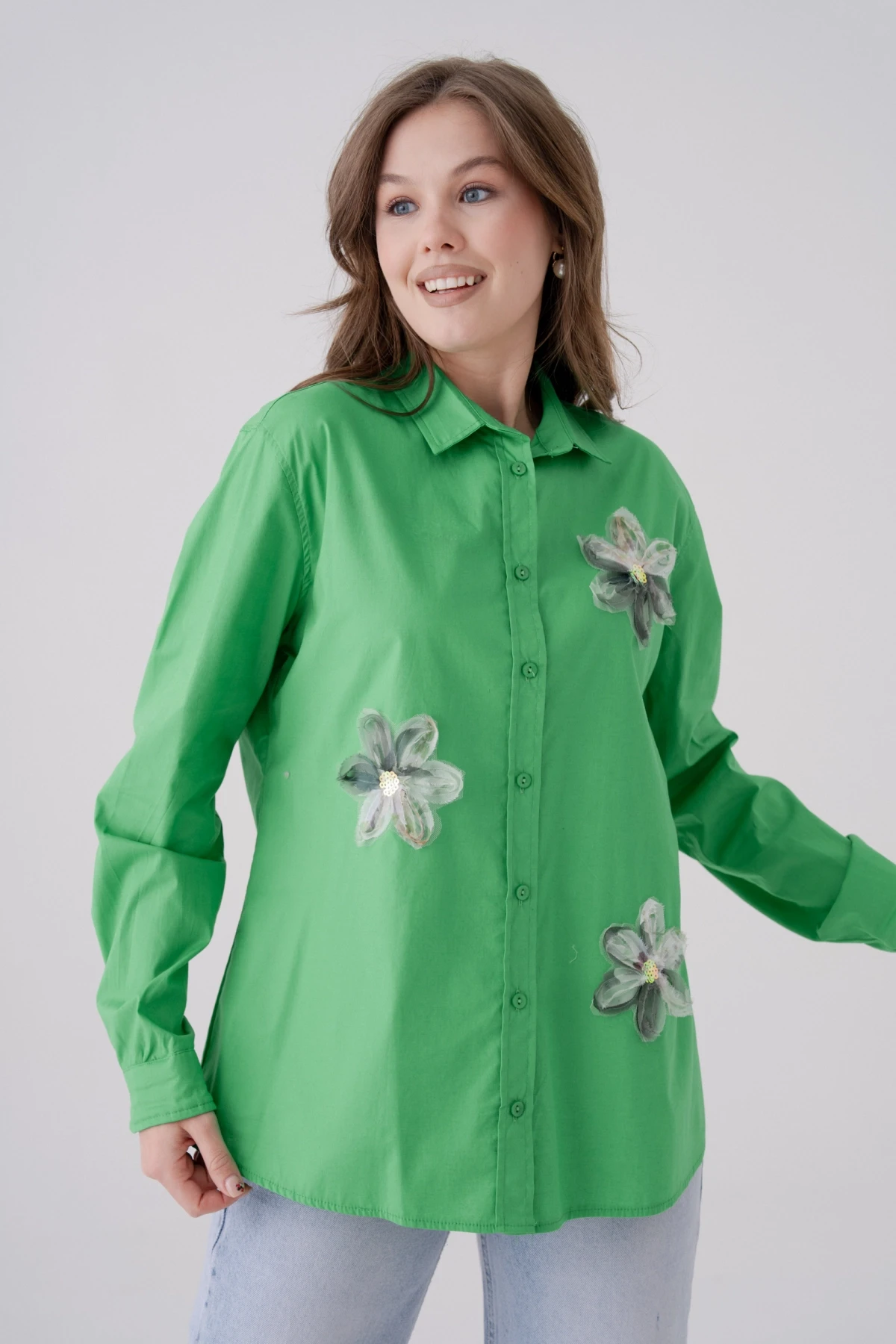 Gömlek Yaka Düğme Detaylı Aplikeli Dokuma Gömlek