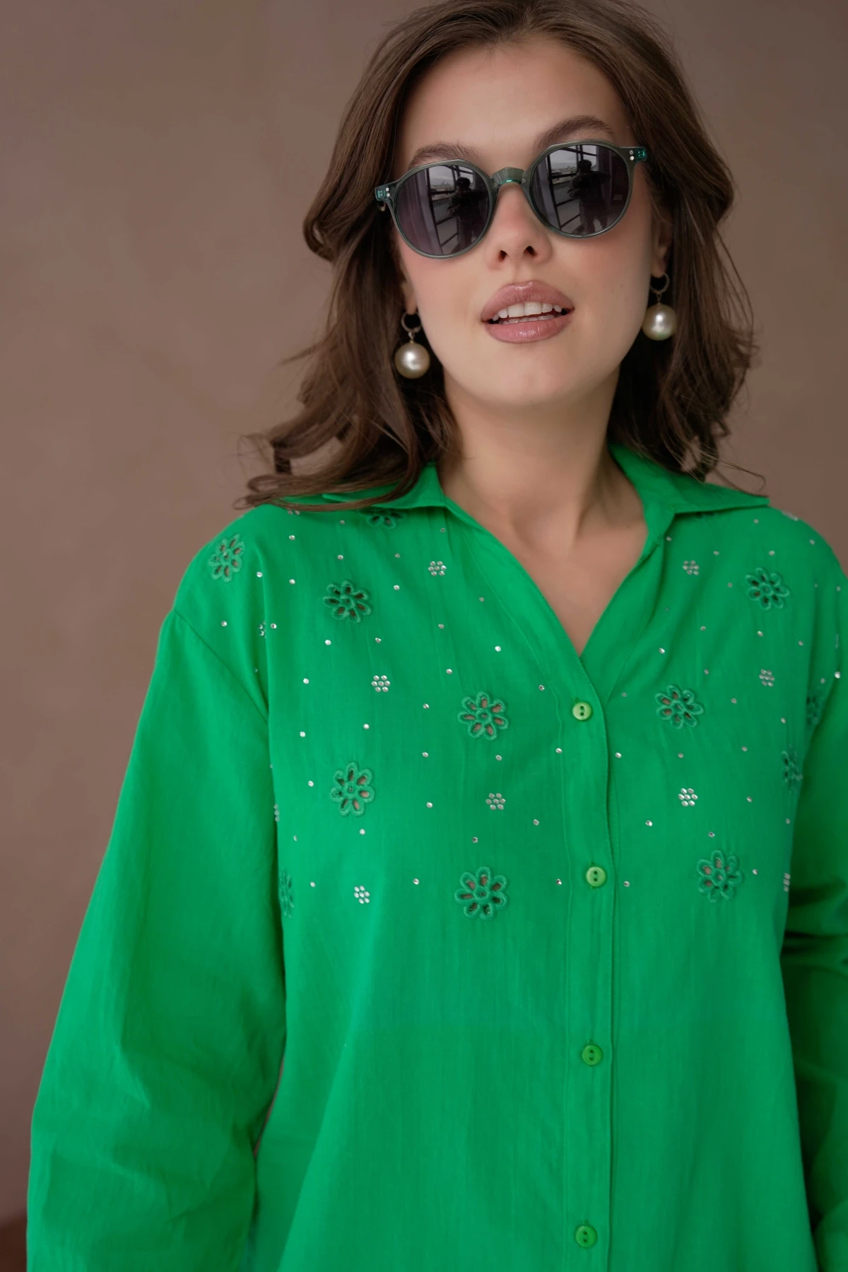 Gömlek Yaka Taş İşlemeli Nakış Detay Dokuma Gömlek