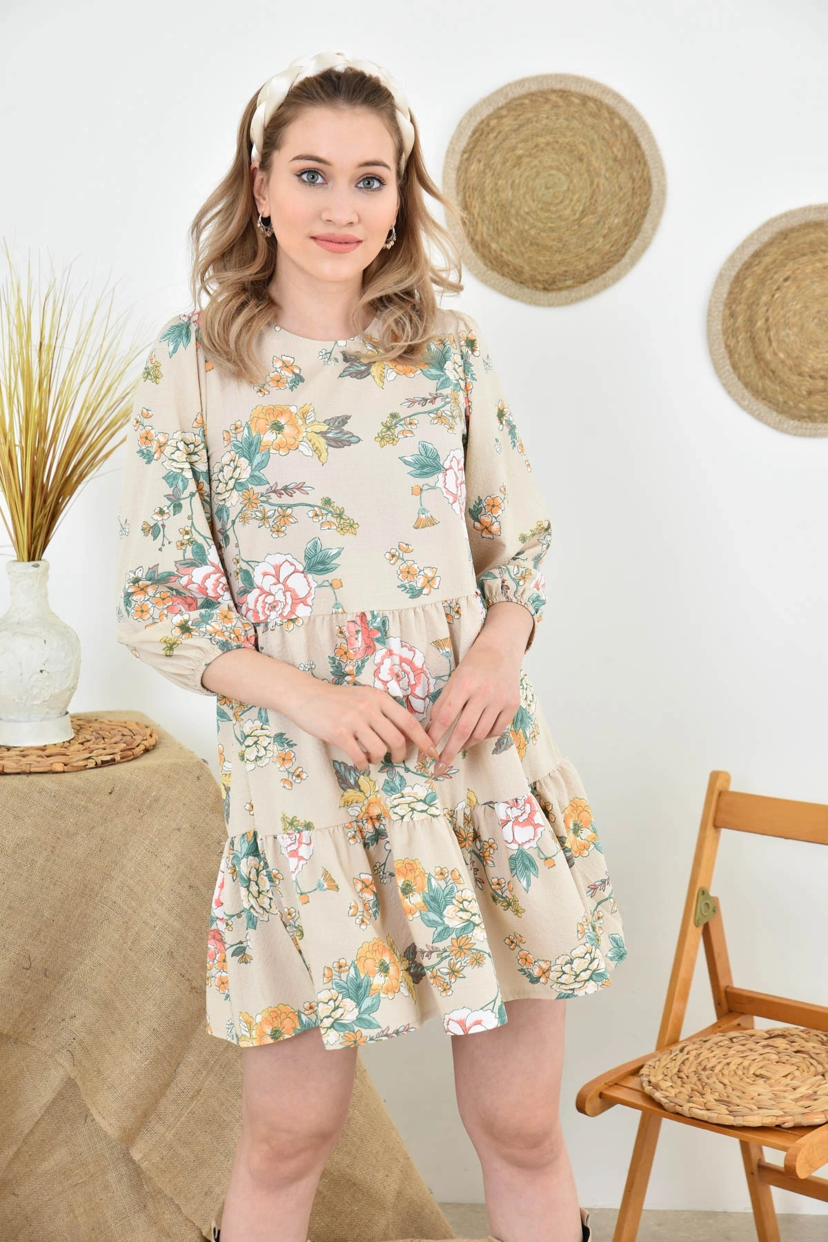 Bisiklet Yaka Çiçek Desenli Volanlı Dokuma Elbise