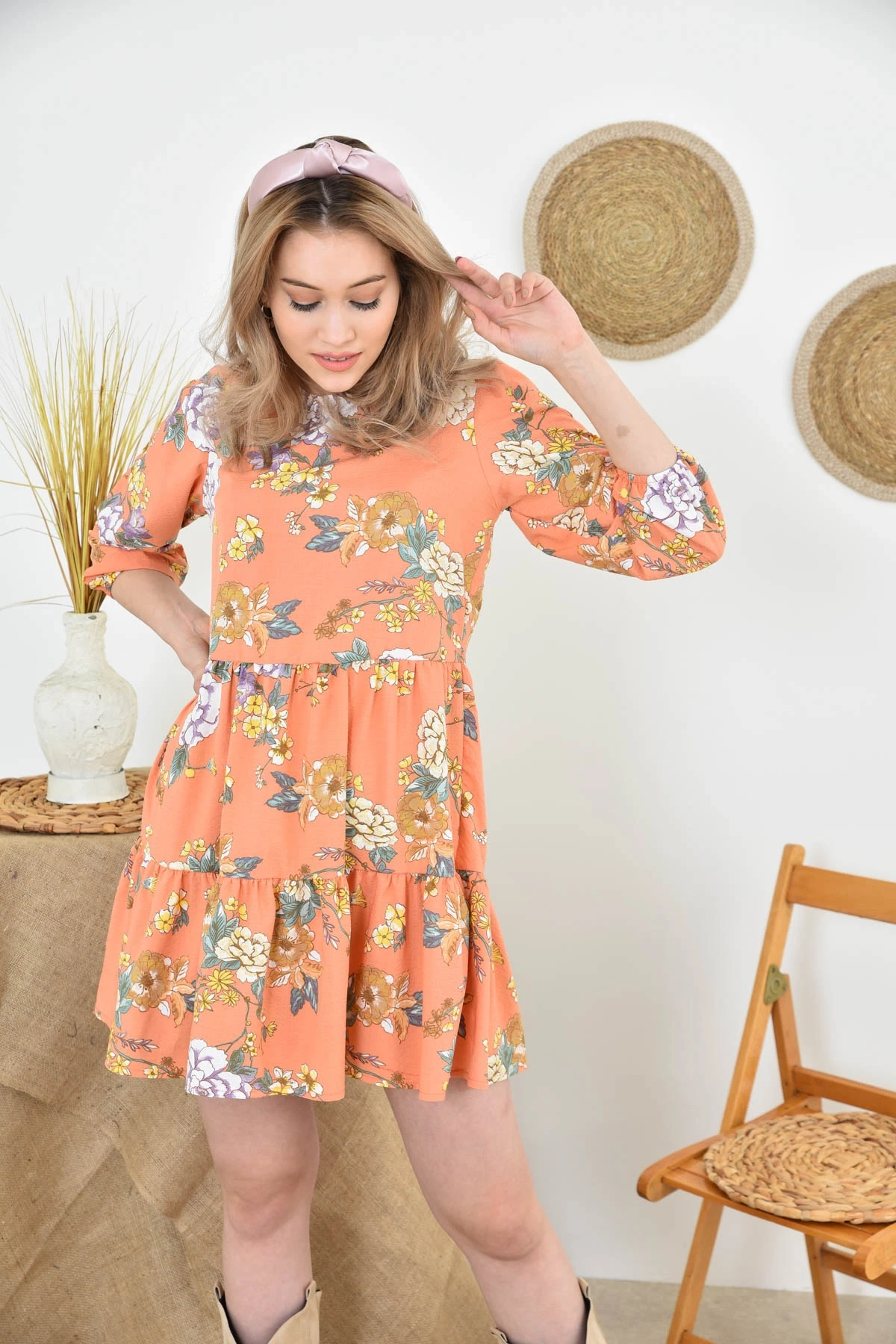 Bisiklet Yaka Çiçek Desenli Volanlı Dokuma Elbise