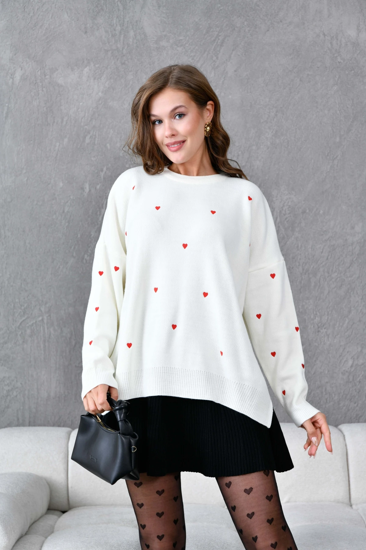 Kadın Bisiklet Yaka Kalp İşlemeli Yırtmaçlı Salaş Triko Kazak