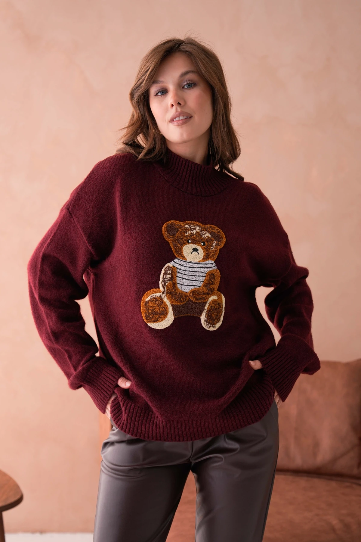 Kadın Bisiklet Yaka Nakış Detaylı Salaş Triko Kazak