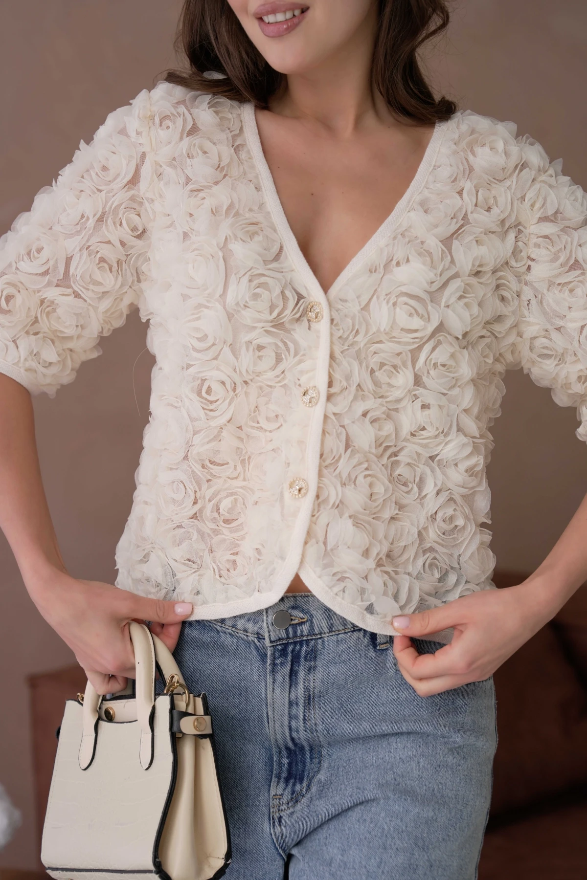 Gül Detay Düğmeli Full Tül Bluz