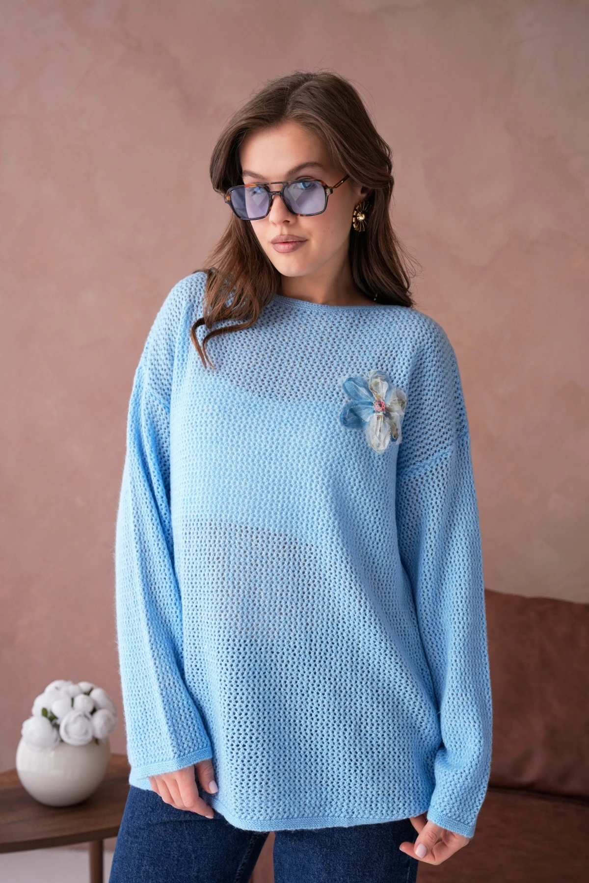 Kayık Yaka Dokulu Aplikeli Uzun Kol Kazak