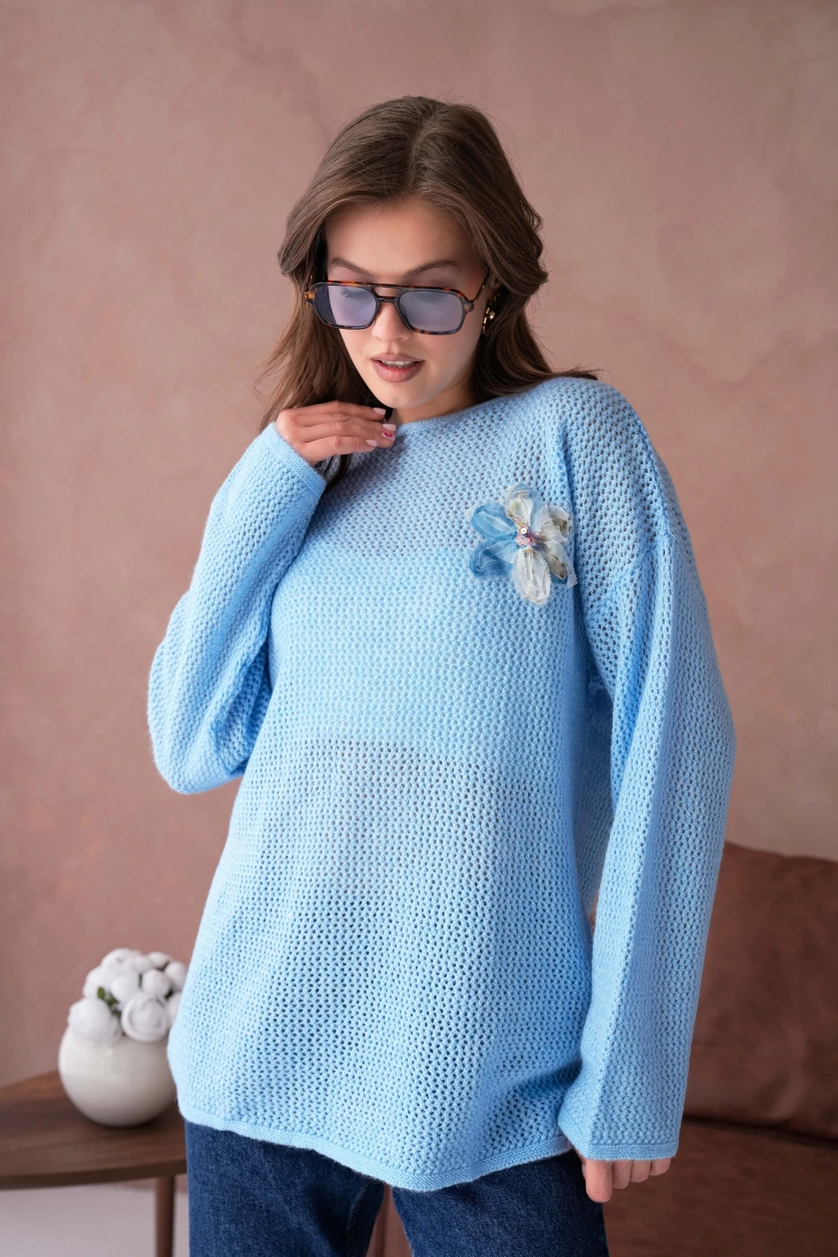 Kayık Yaka Dokulu Aplikeli Uzun Kol Kazak