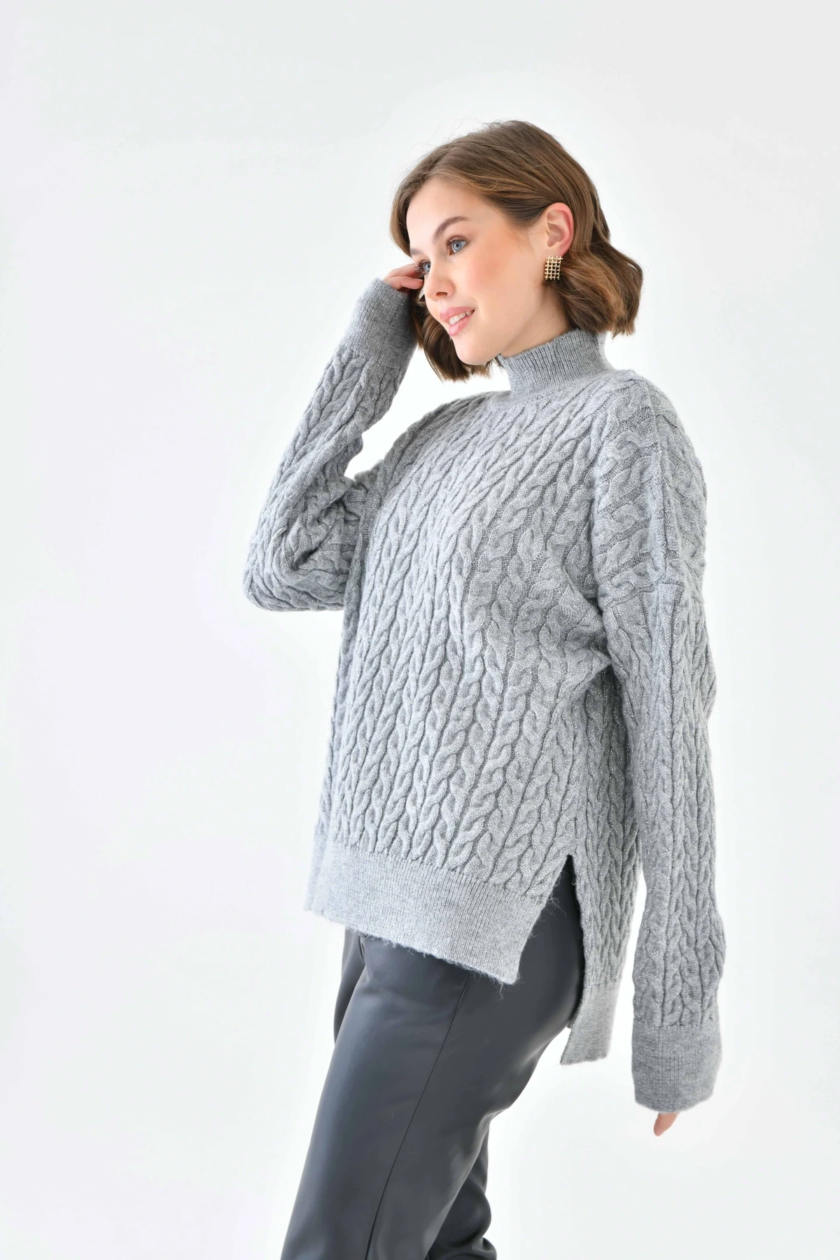 Kadın Yarım Balıkçı Yırtmaçlı Salaş Triko Kazak