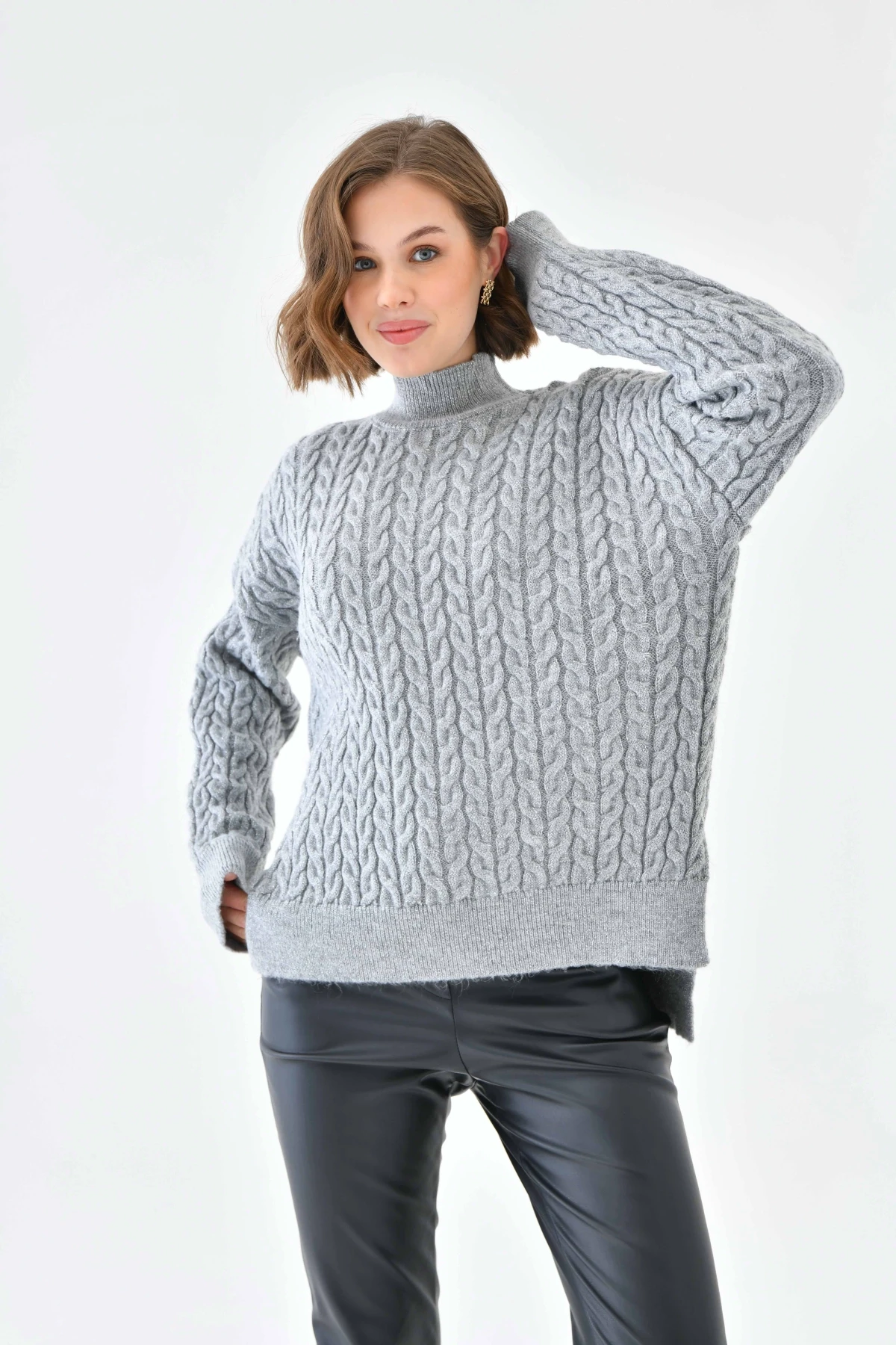 Kadın Yarım Balıkçı Yırtmaçlı Salaş Triko Kazak