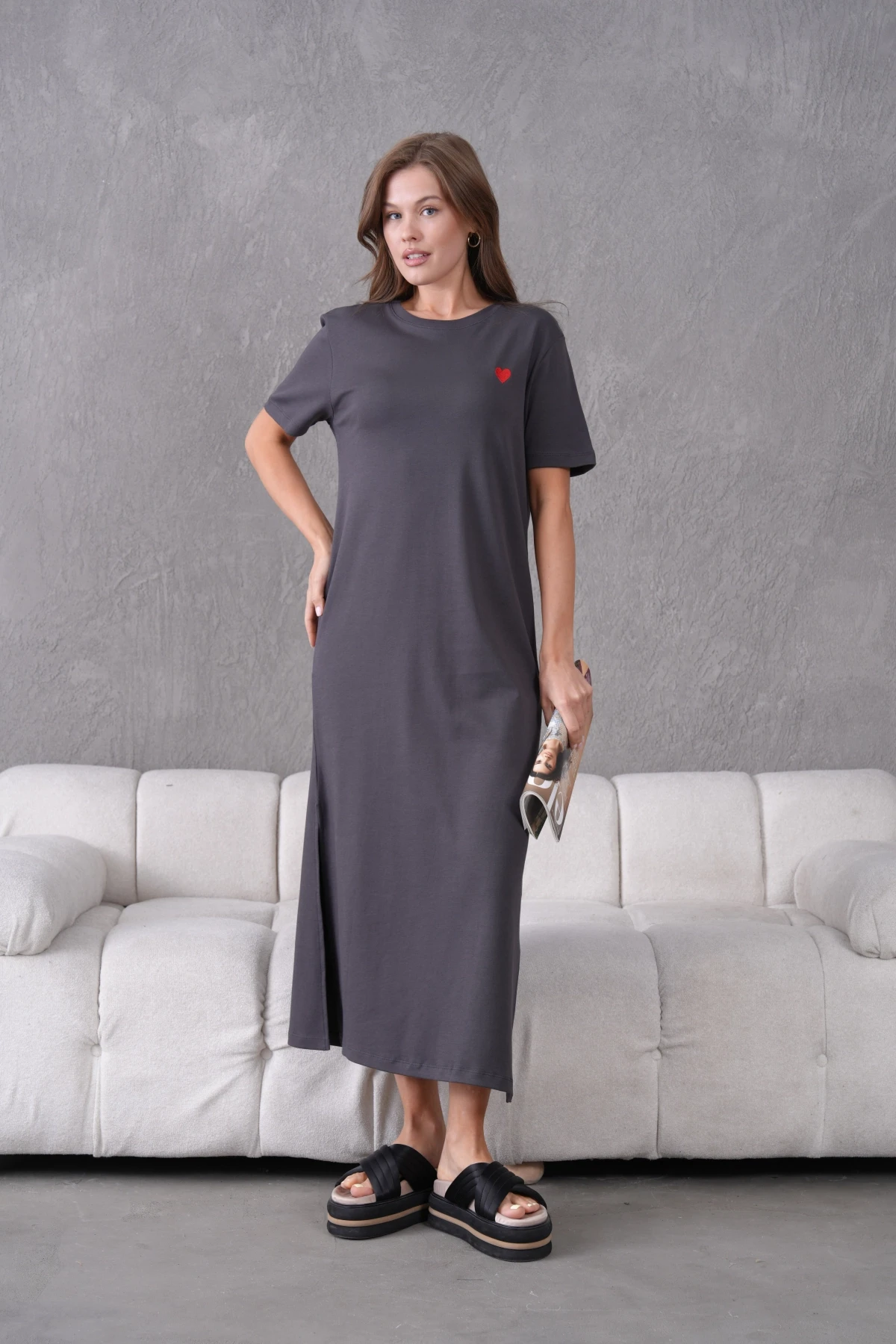 Nakış İşlemeli Kısa Kol Yırtmaçlı Yazlık Penye Elbise