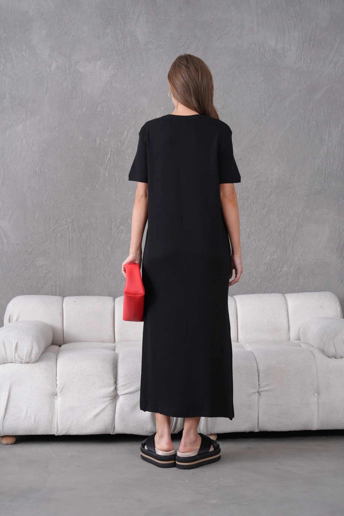 Nakış İşlemeli Kısa Kol Yırtmaçlı Yazlık Penye Elbise