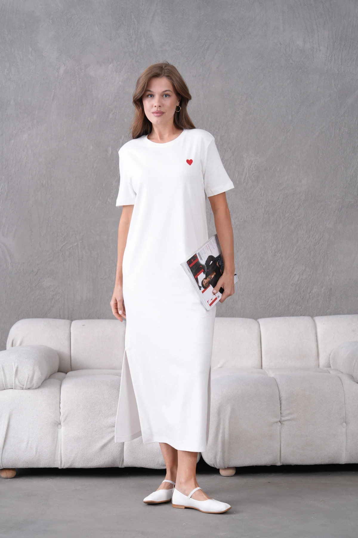 Nakış İşlemeli Kısa Kol Yırtmaçlı Yazlık Penye Elbise