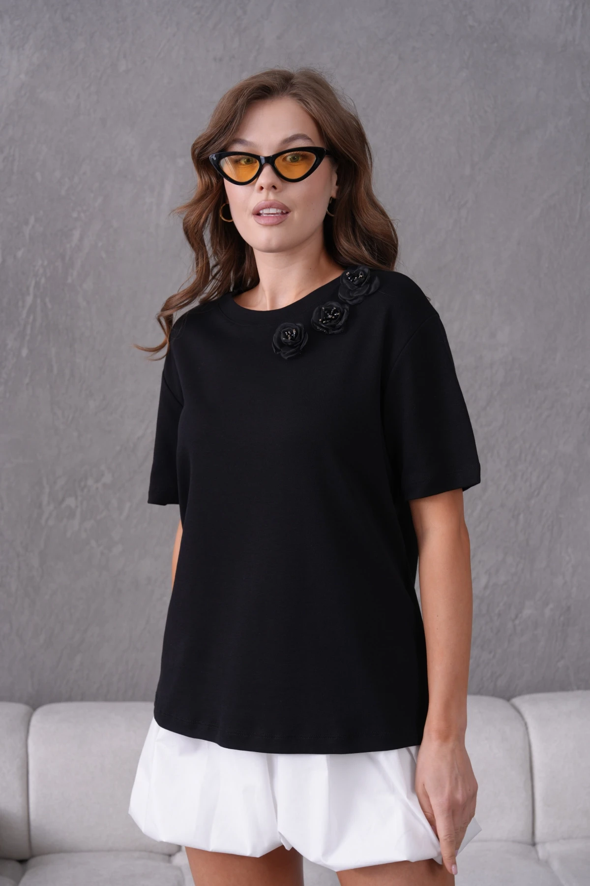 Gül Aksesuar Detaylı Likralı Basic T-Shirt