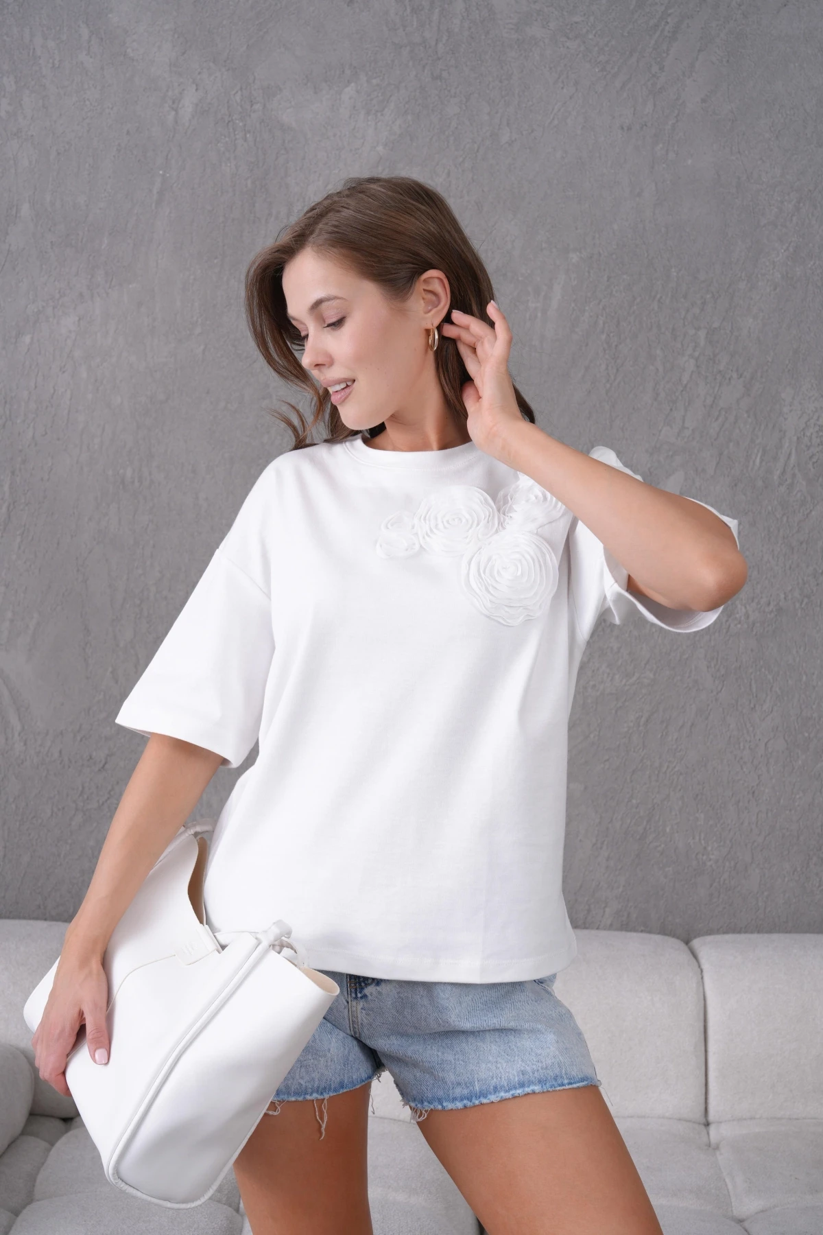 Kısa Kol Gül Detaylı Basic T-Shirt