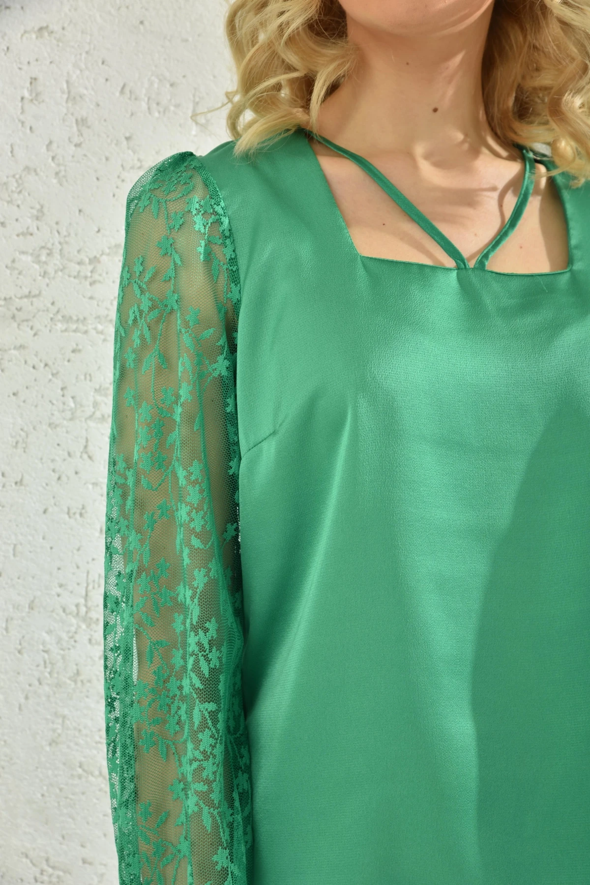 Kare Yaka Kolları Tül Detaylı Dokuma Bluz