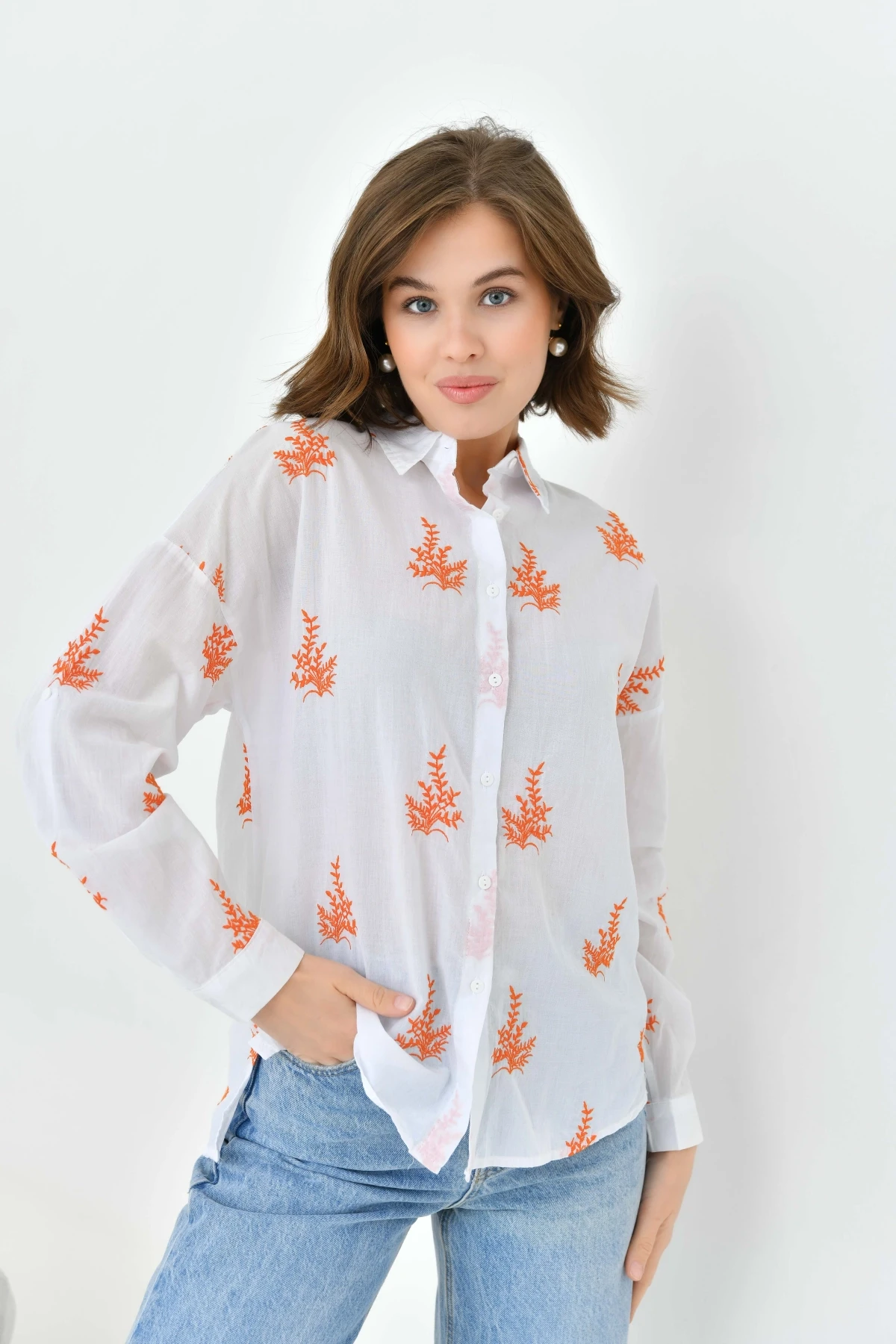 Çiçek Nakış İşlemeli İnce Pamuk Dokuma Gömlek