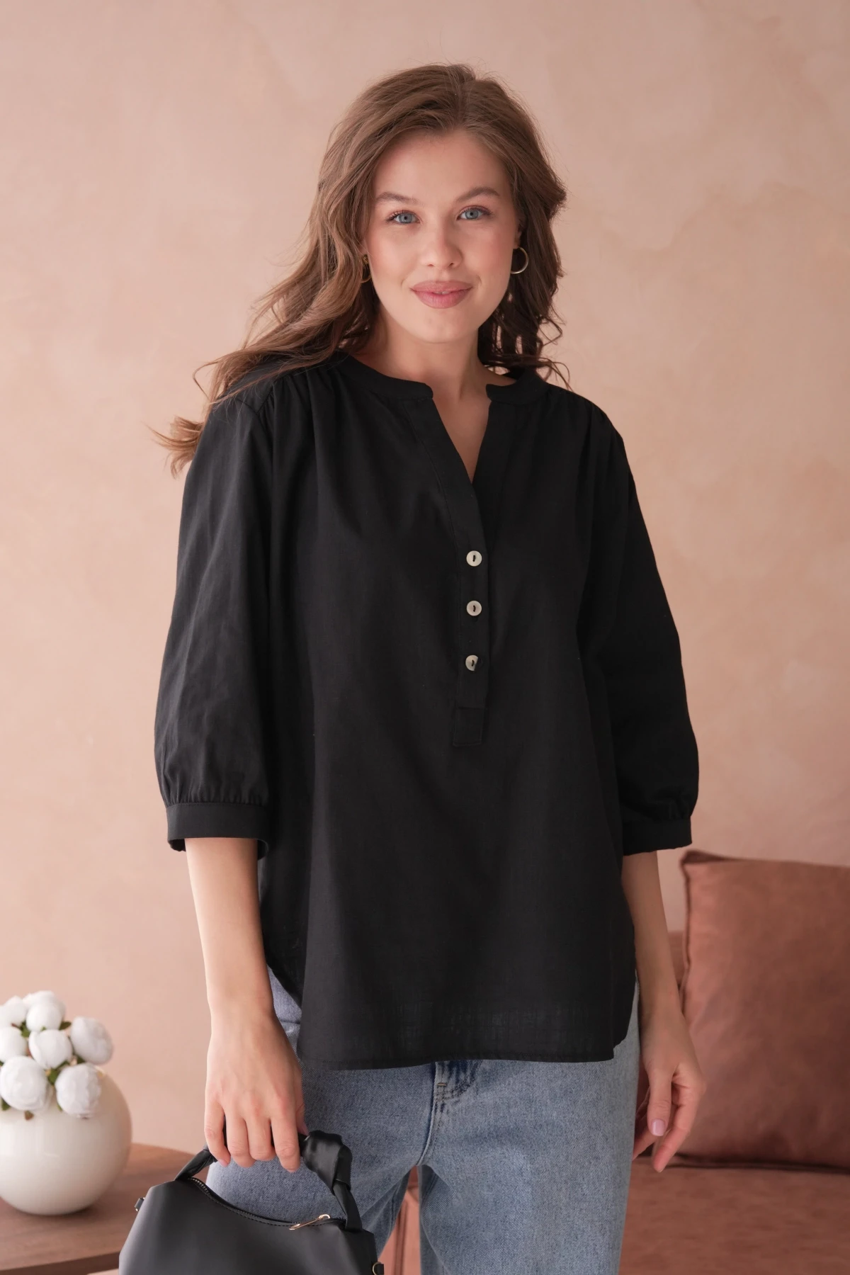 V Yaka Düğme Detaylı Dokuma Bluz