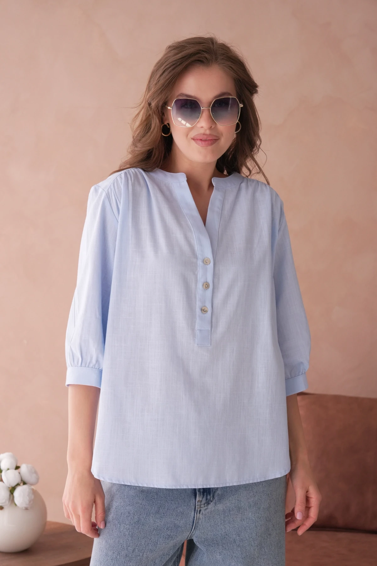 V Yaka Düğme Detaylı Dokuma Bluz