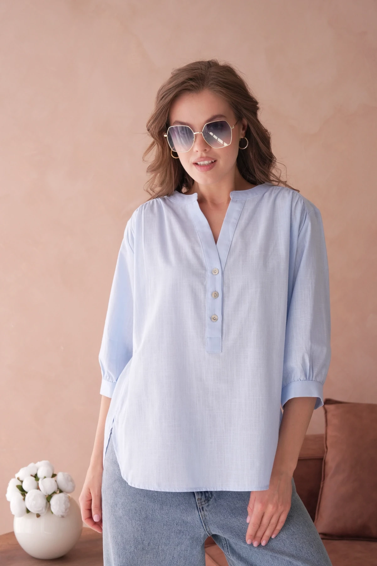 V Yaka Düğme Detaylı Dokuma Bluz