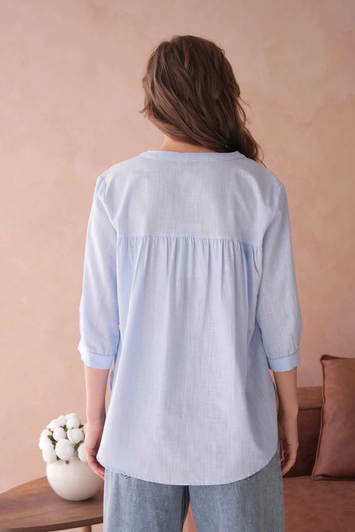 V Yaka Düğme Detaylı Dokuma Bluz