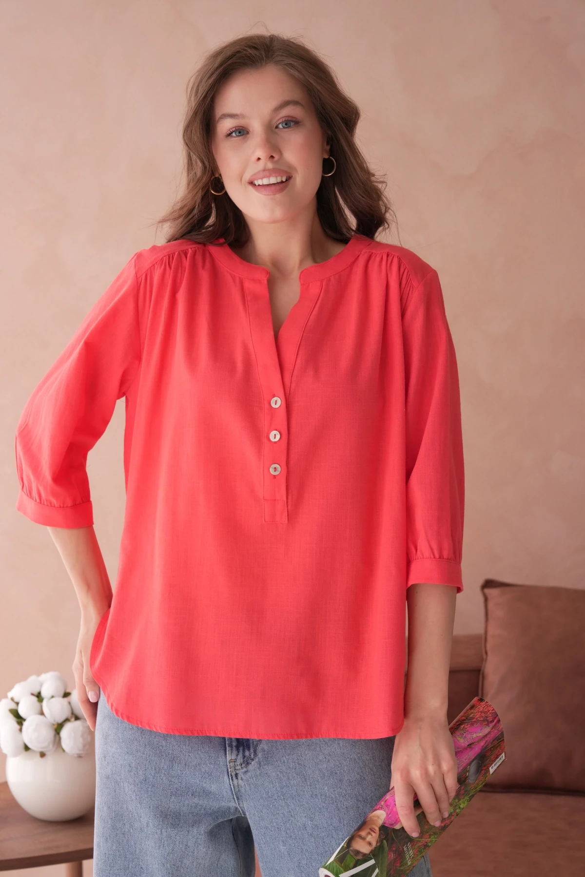 V Yaka Düğme Detaylı Dokuma Bluz