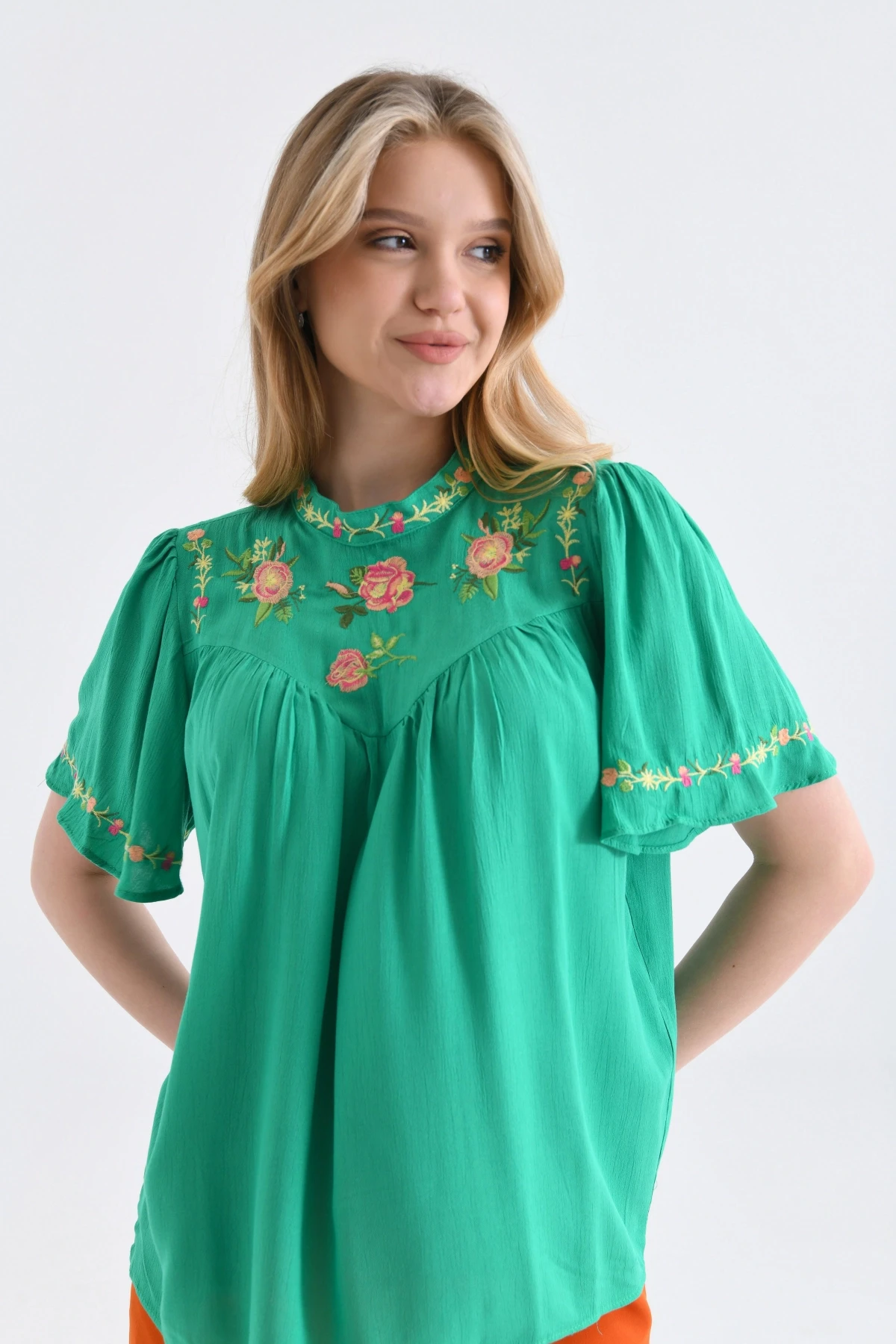 Nakış Detay Mendil Kol Salaş Bluz