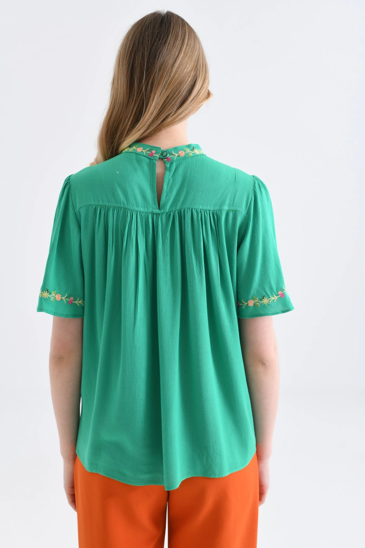 Nakış Detay Mendil Kol Salaş Bluz