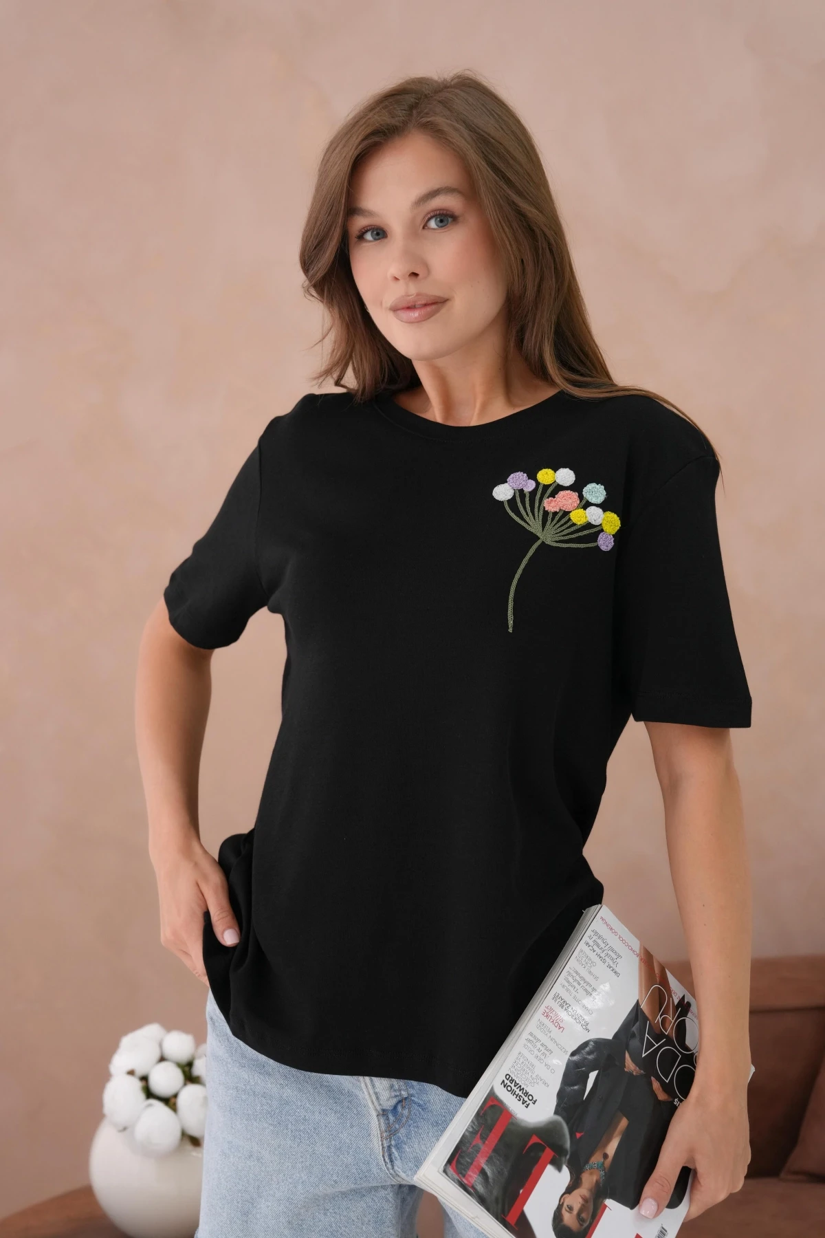 Nakış İşlemeli Kısa Kol Basic T-Shirt