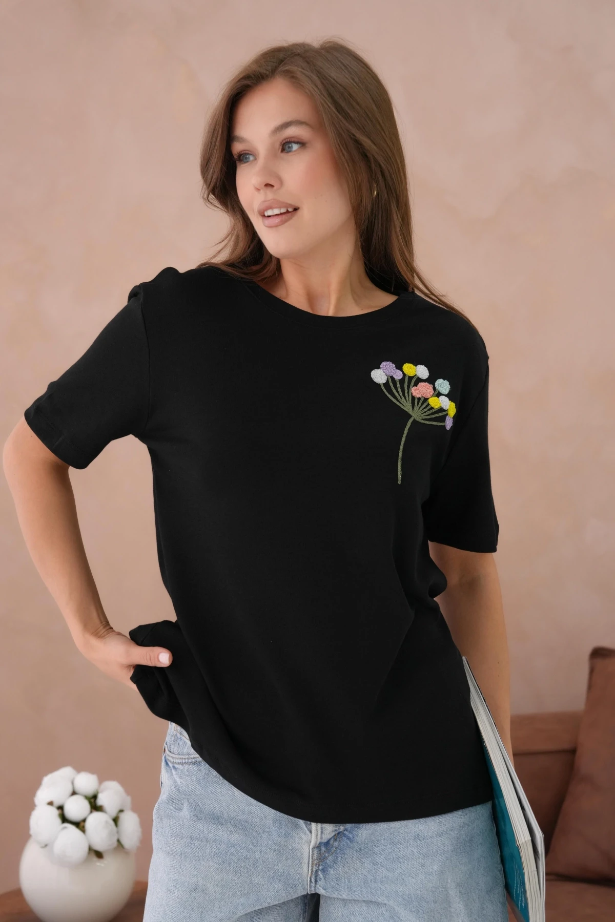 Nakış İşlemeli Kısa Kol Basic T-Shirt