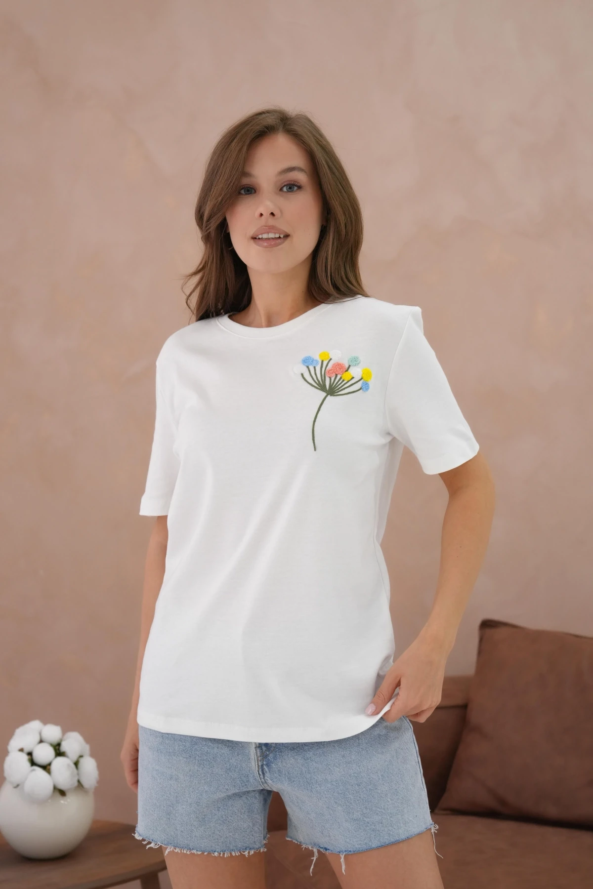 Nakış İşlemeli Kısa Kol Basic T-Shirt