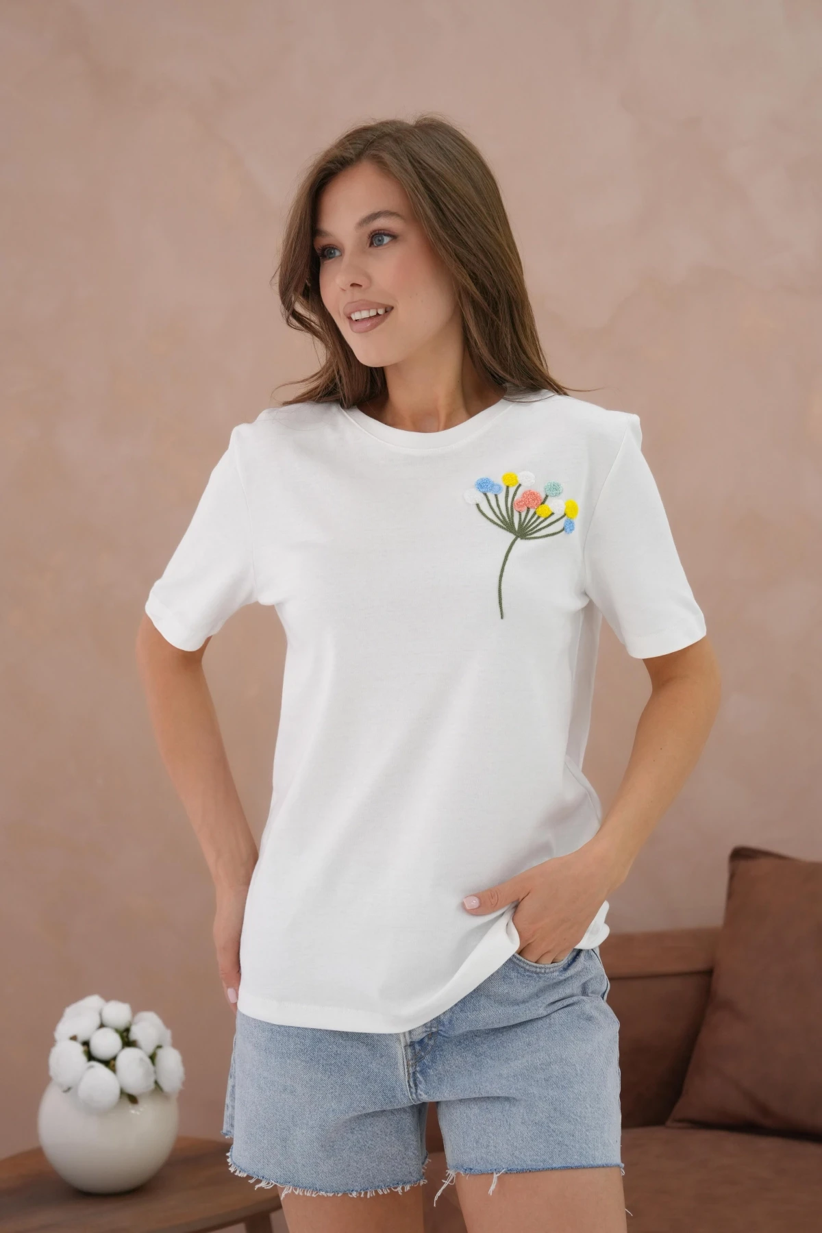 Nakış İşlemeli Kısa Kol Basic T-Shirt
