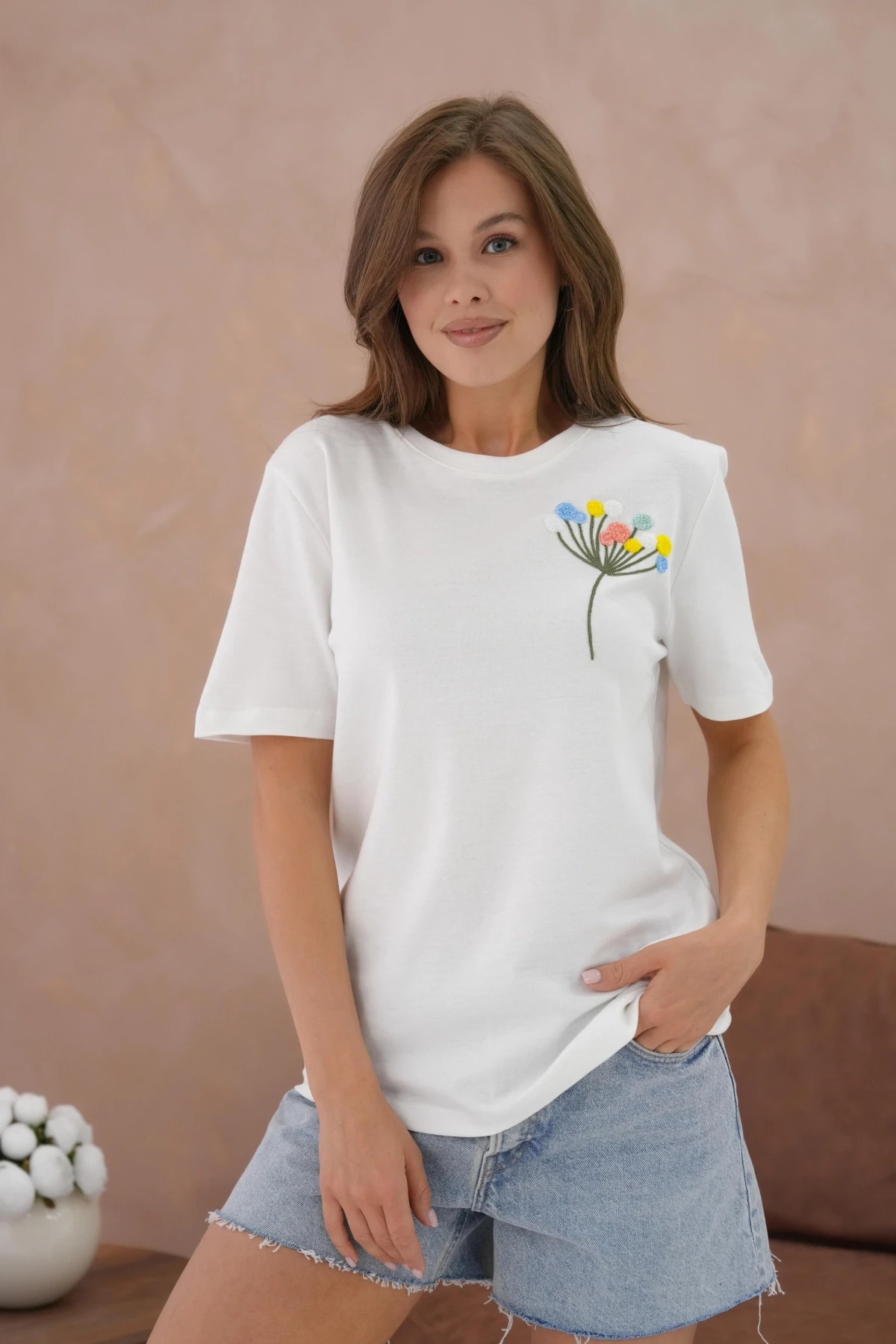Nakış İşlemeli Kısa Kol Basic T-Shirt