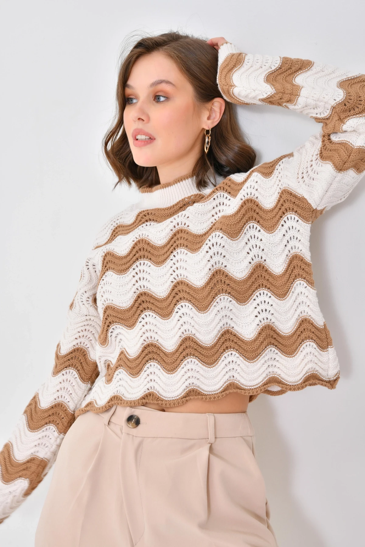 Örgü Detaylı Dik Yaka Triko Kazak