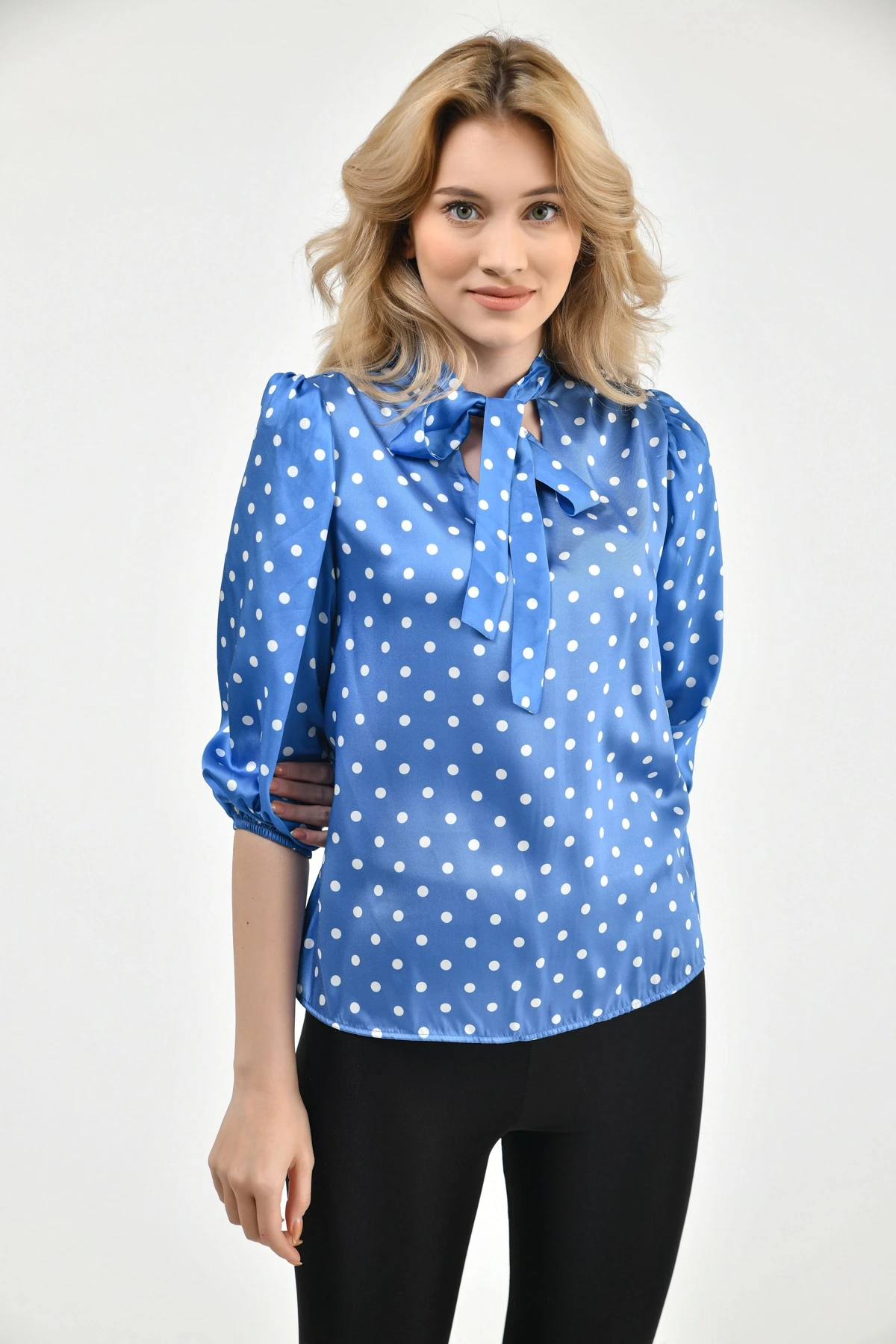 Uzun Kol Bağlama Detaylı Saten Bluz