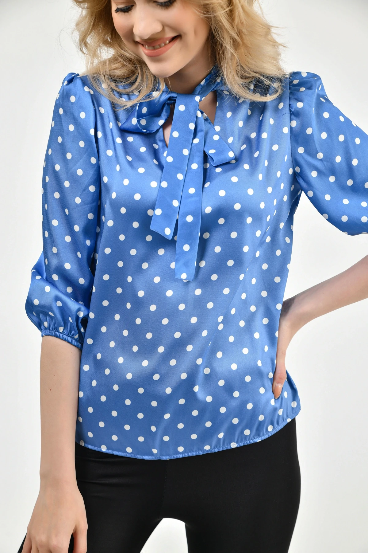 Uzun Kol Bağlama Detaylı Saten Bluz