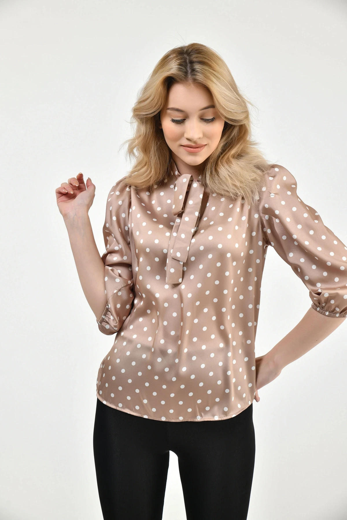 Uzun Kol Bağlama Detaylı Saten Bluz