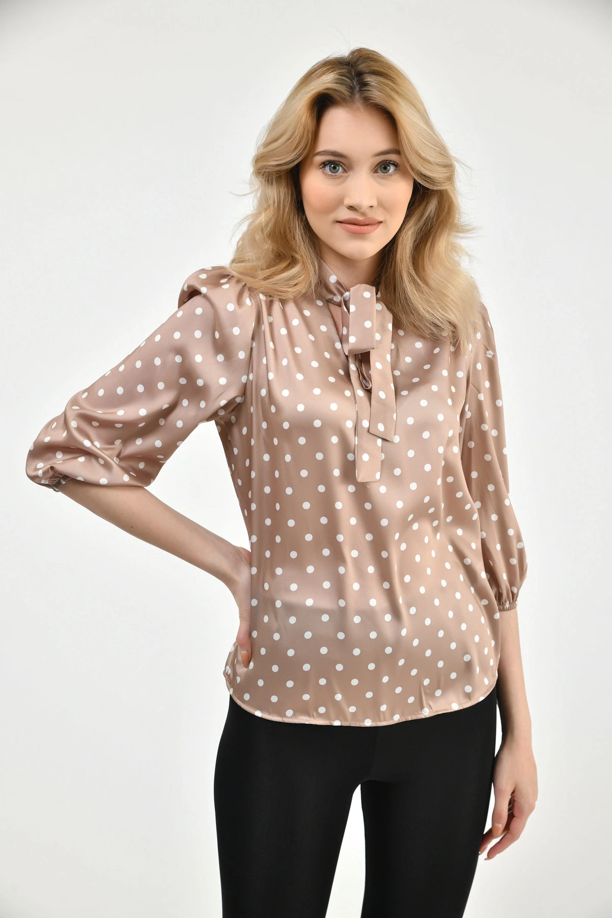 Uzun Kol Bağlama Detaylı Saten Bluz