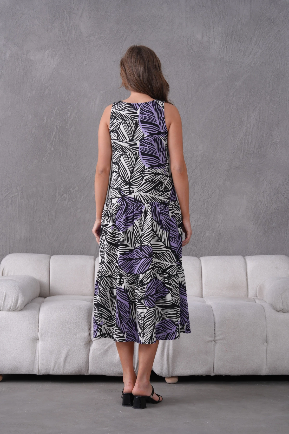 Yaprak Desenli Volanlı Kolsuz Dokuma Elbise