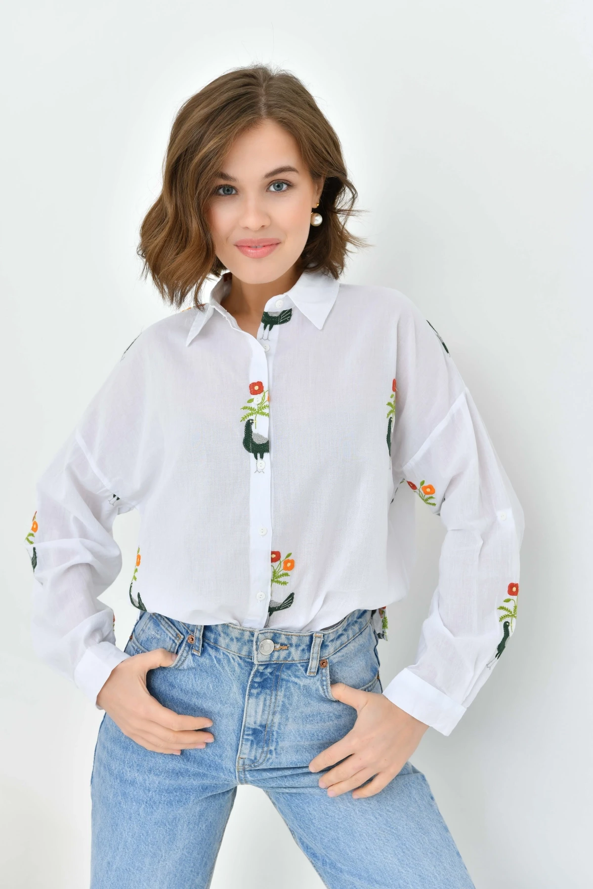 Çiçek Nakış Detaylı Gömlek