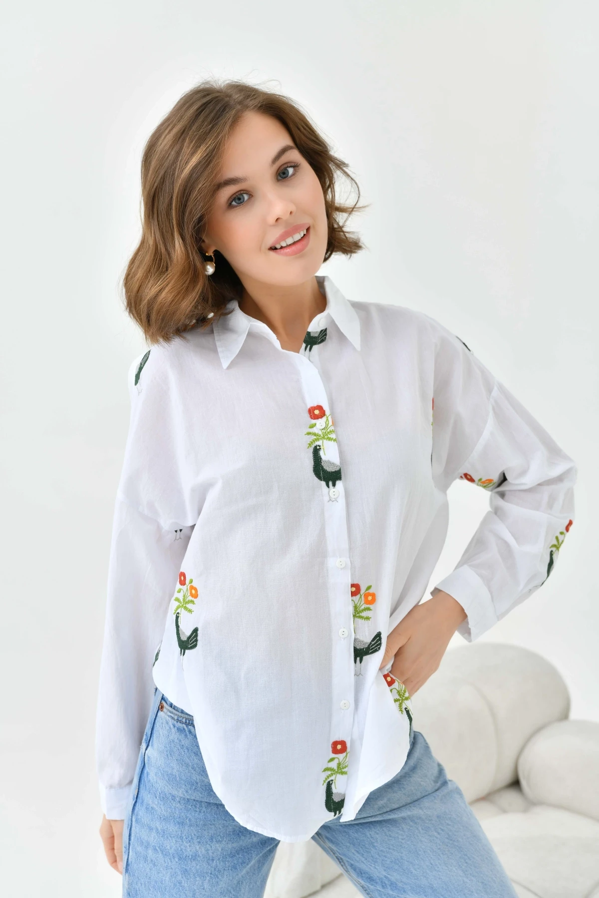 Çiçek Nakış Detaylı Gömlek