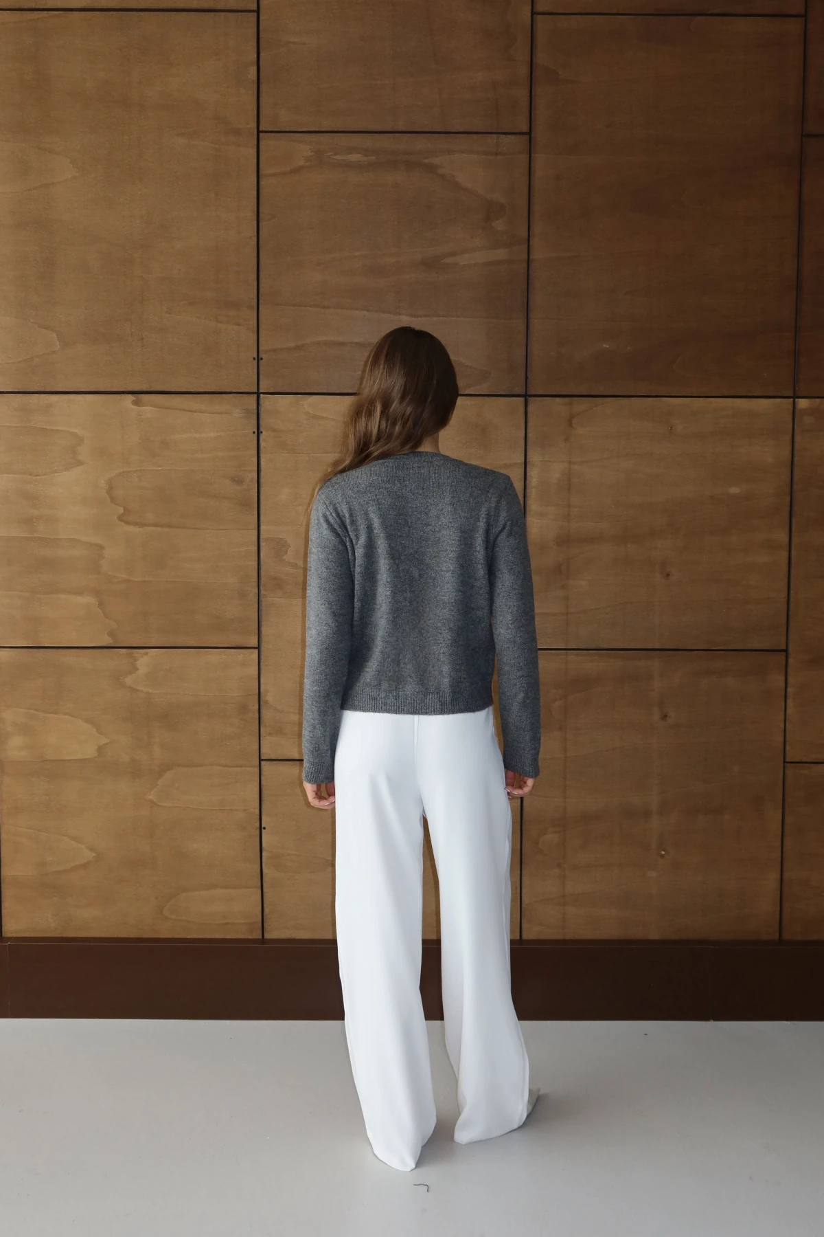 Kadın Antrasit İnci Düğmeli Yumuşak Dokulu Bisiklet Yaka Triko Hırka