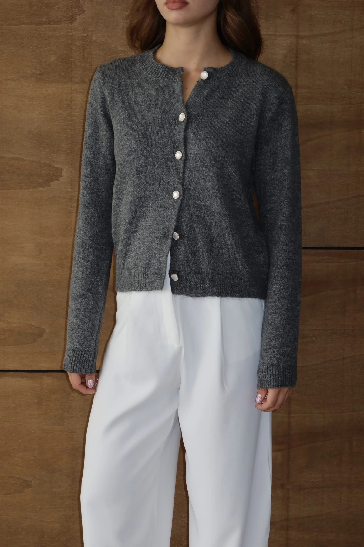 Kadın Antrasit İnci Düğmeli Yumuşak Dokulu Bisiklet Yaka Triko Hırka