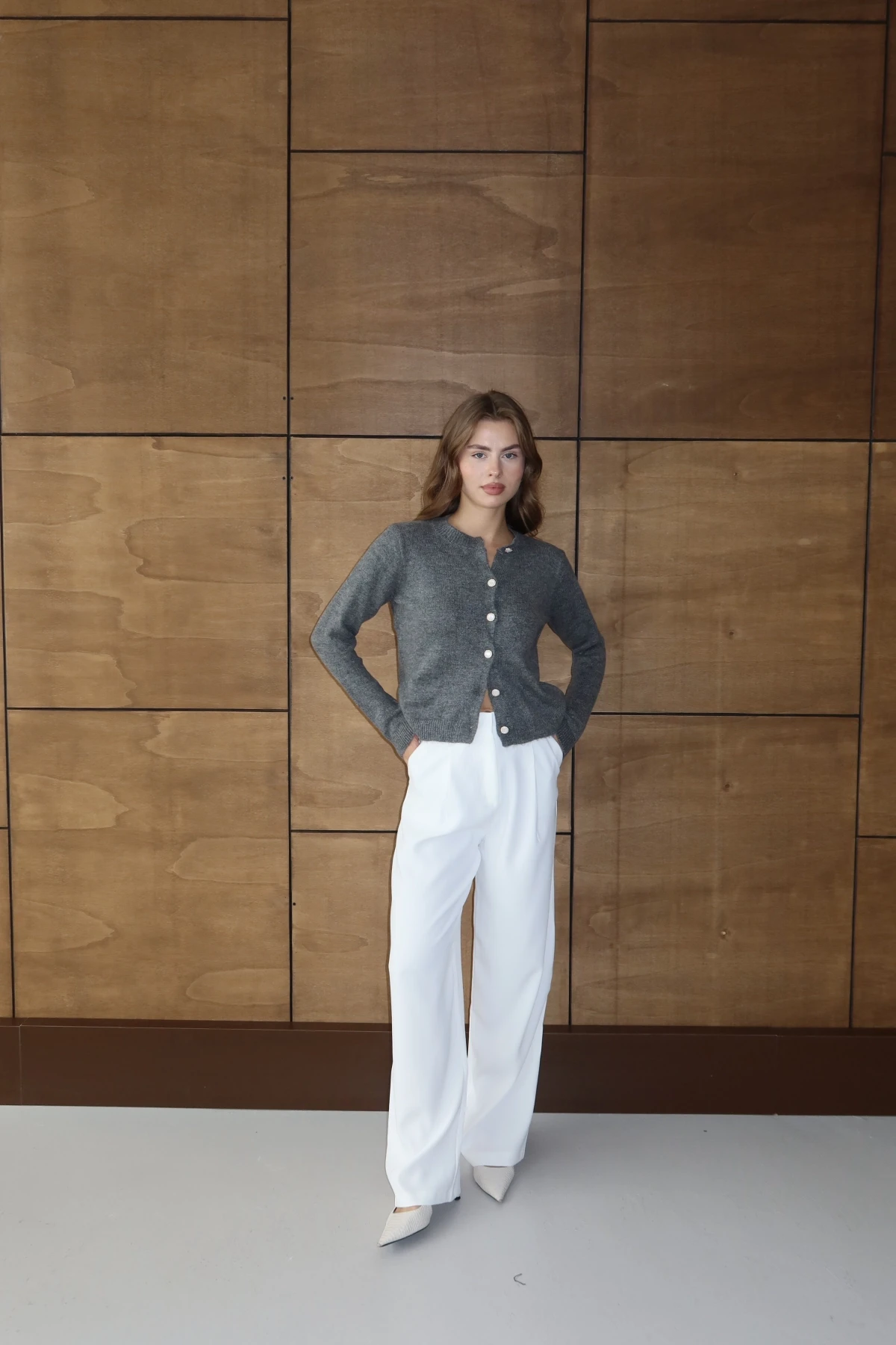 Kadın Antrasit İnci Düğmeli Yumuşak Dokulu Bisiklet Yaka Triko Hırka