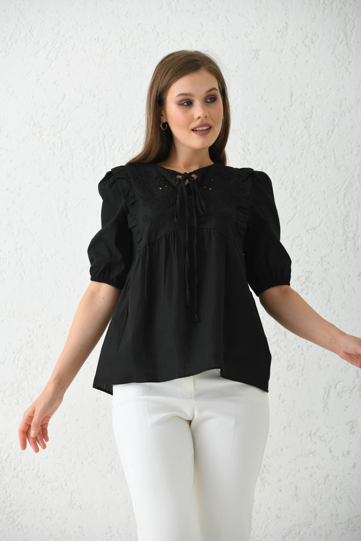 Nakış Detylı Volanlı Dokuma Yazlık Bluz