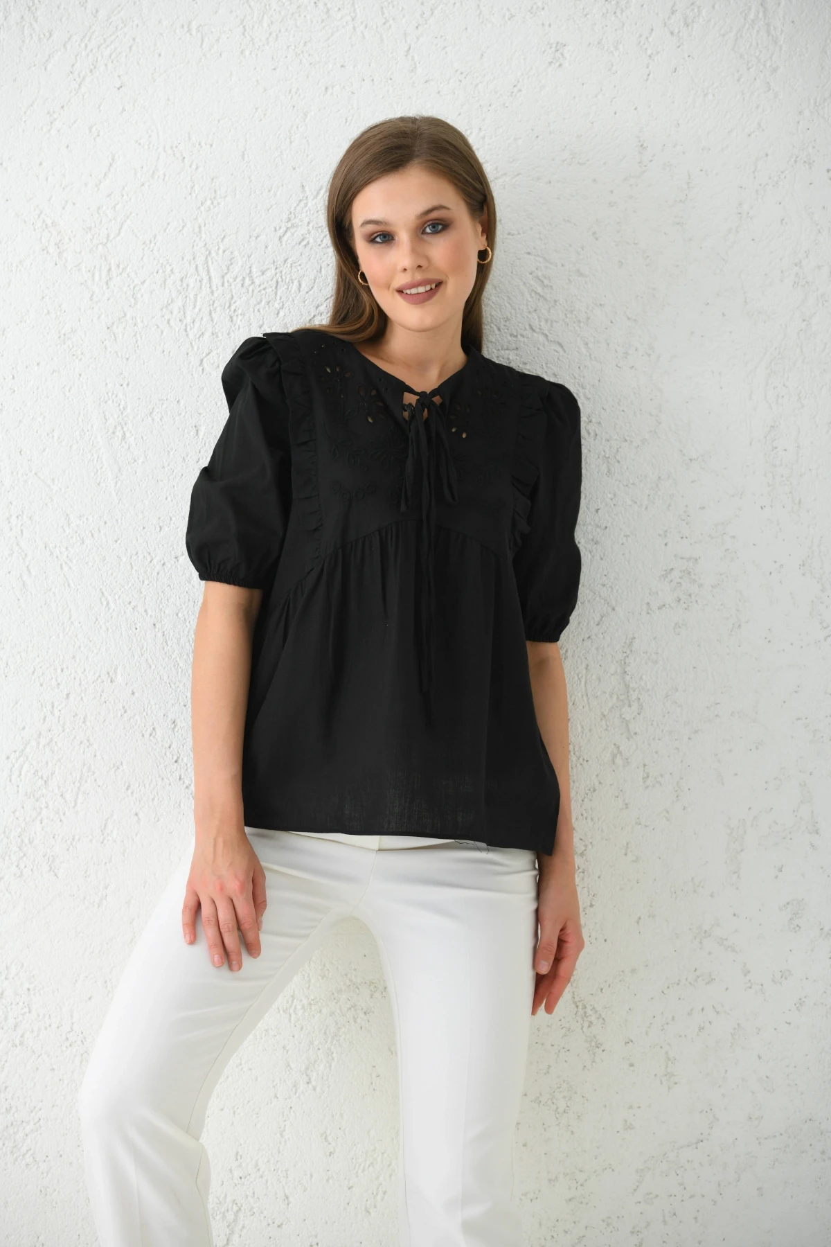 Nakış Detylı Volanlı Dokuma Yazlık Bluz