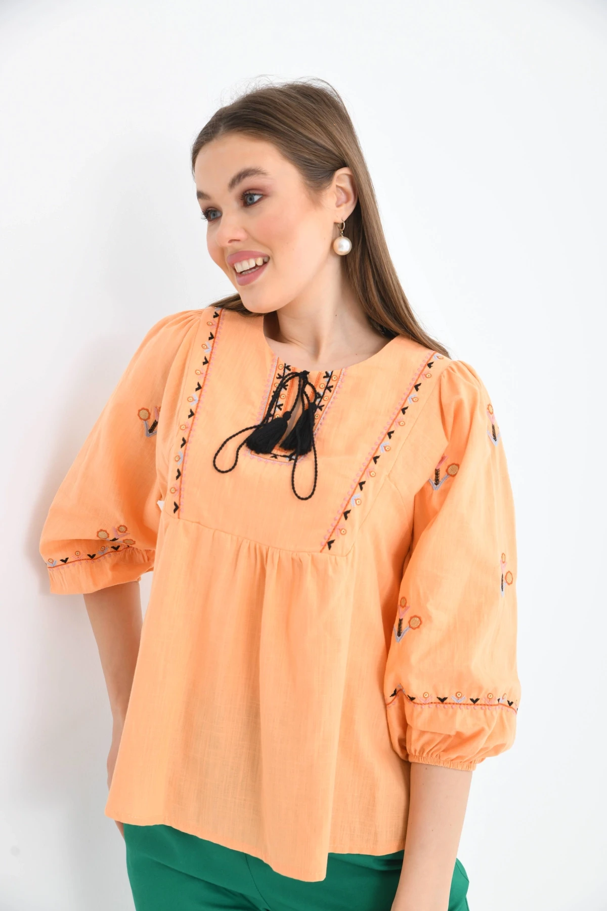 Nakış Detaylı Dokuma Bluz