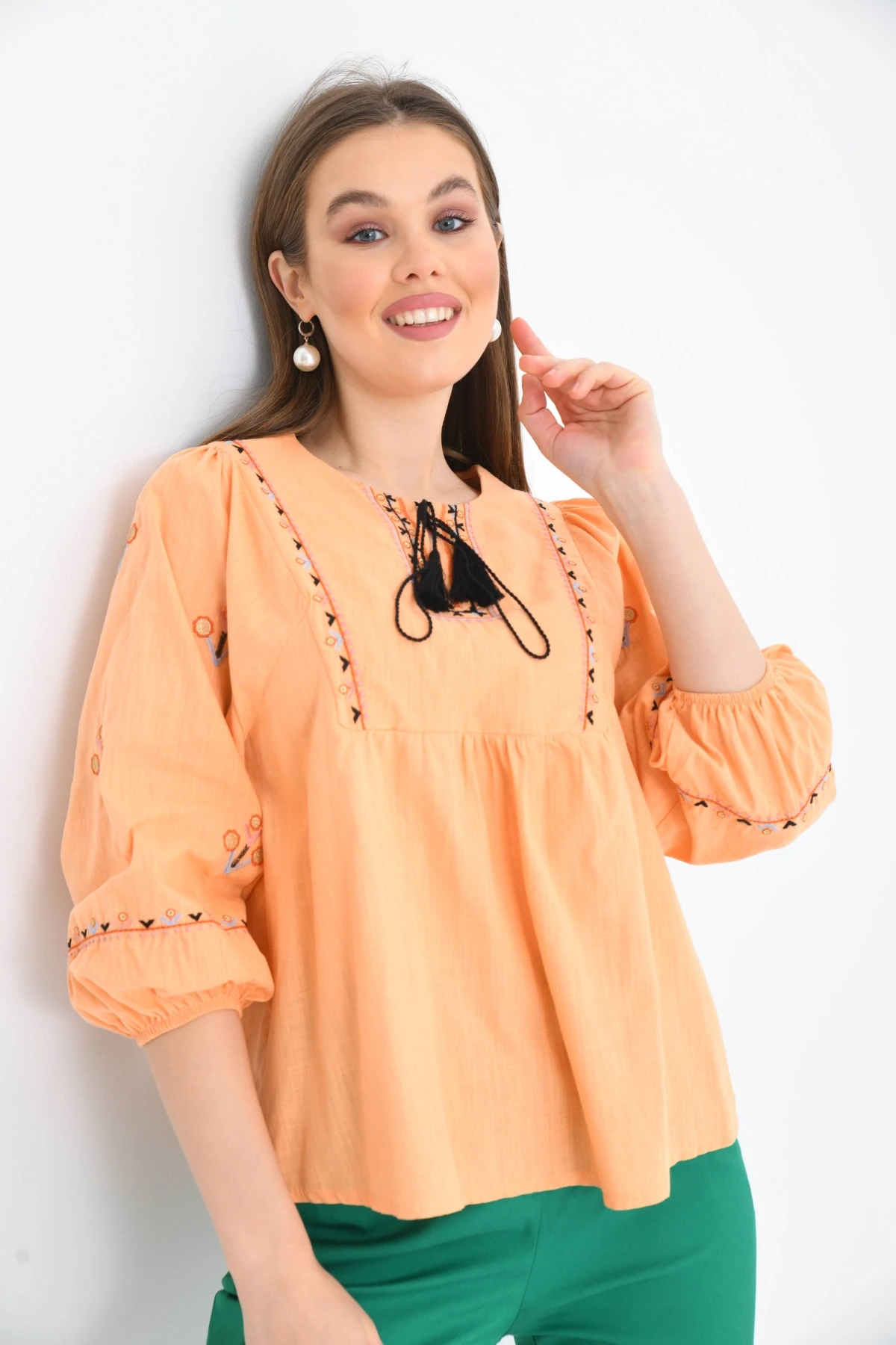 Nakış Detaylı Dokuma Bluz