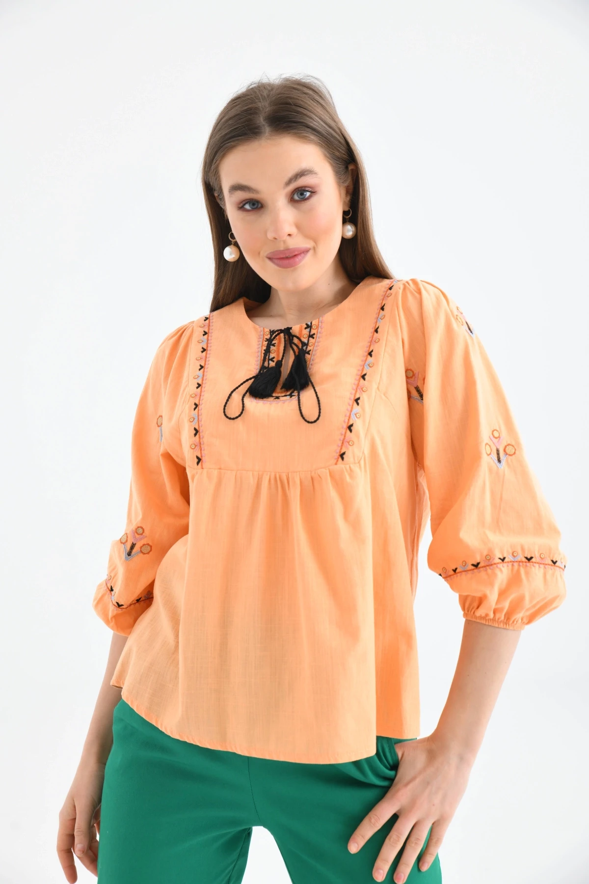 Nakış Detaylı Dokuma Bluz